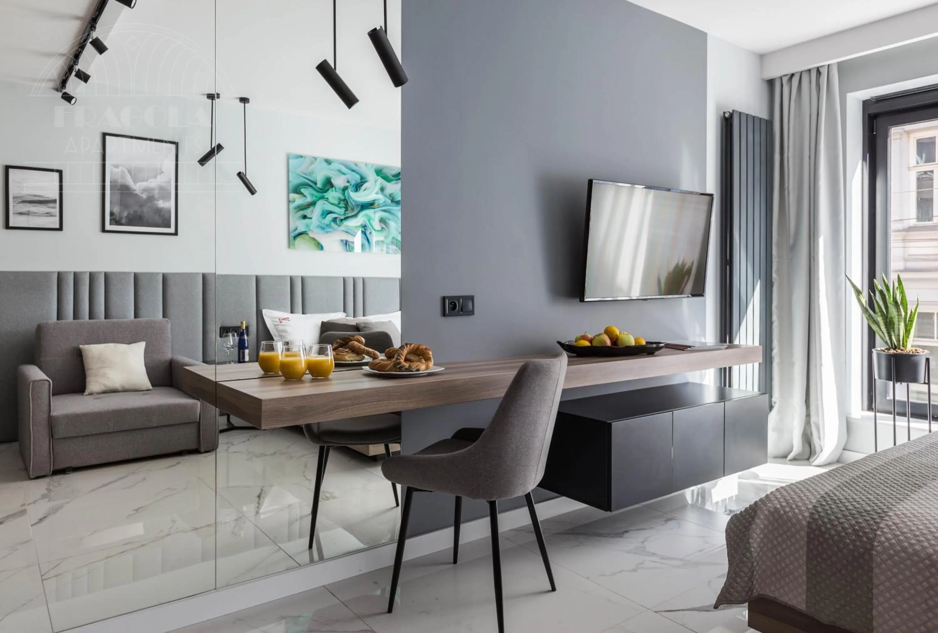 TV and multimedia in Modern View of Planty Park