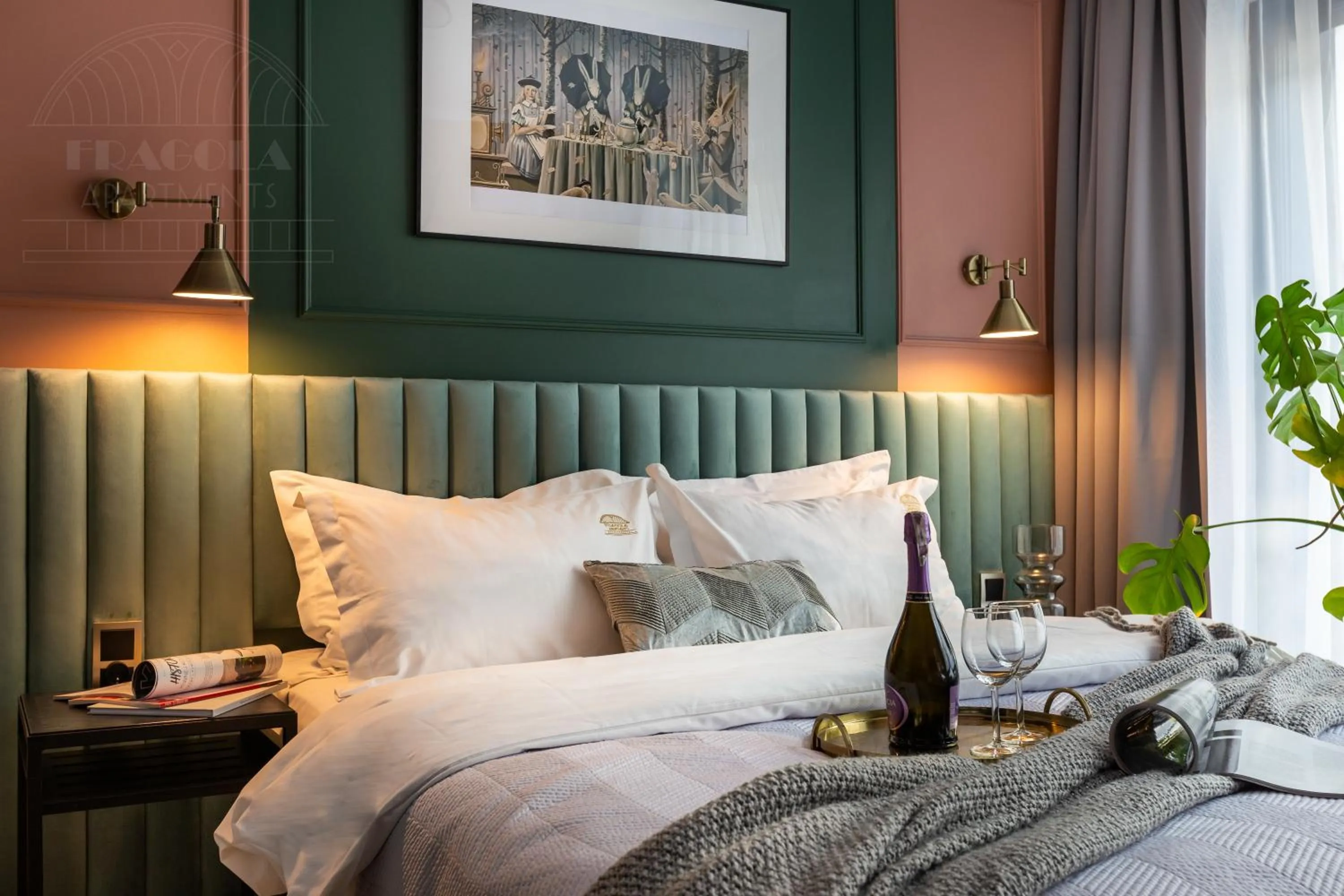 Bed in Modern View of Planty Park