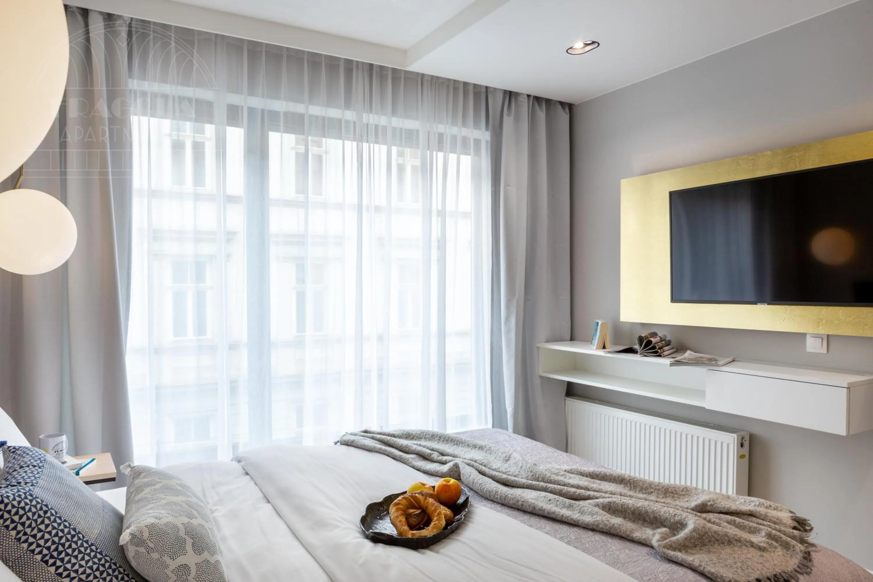 Bed in Modern View of Planty Park