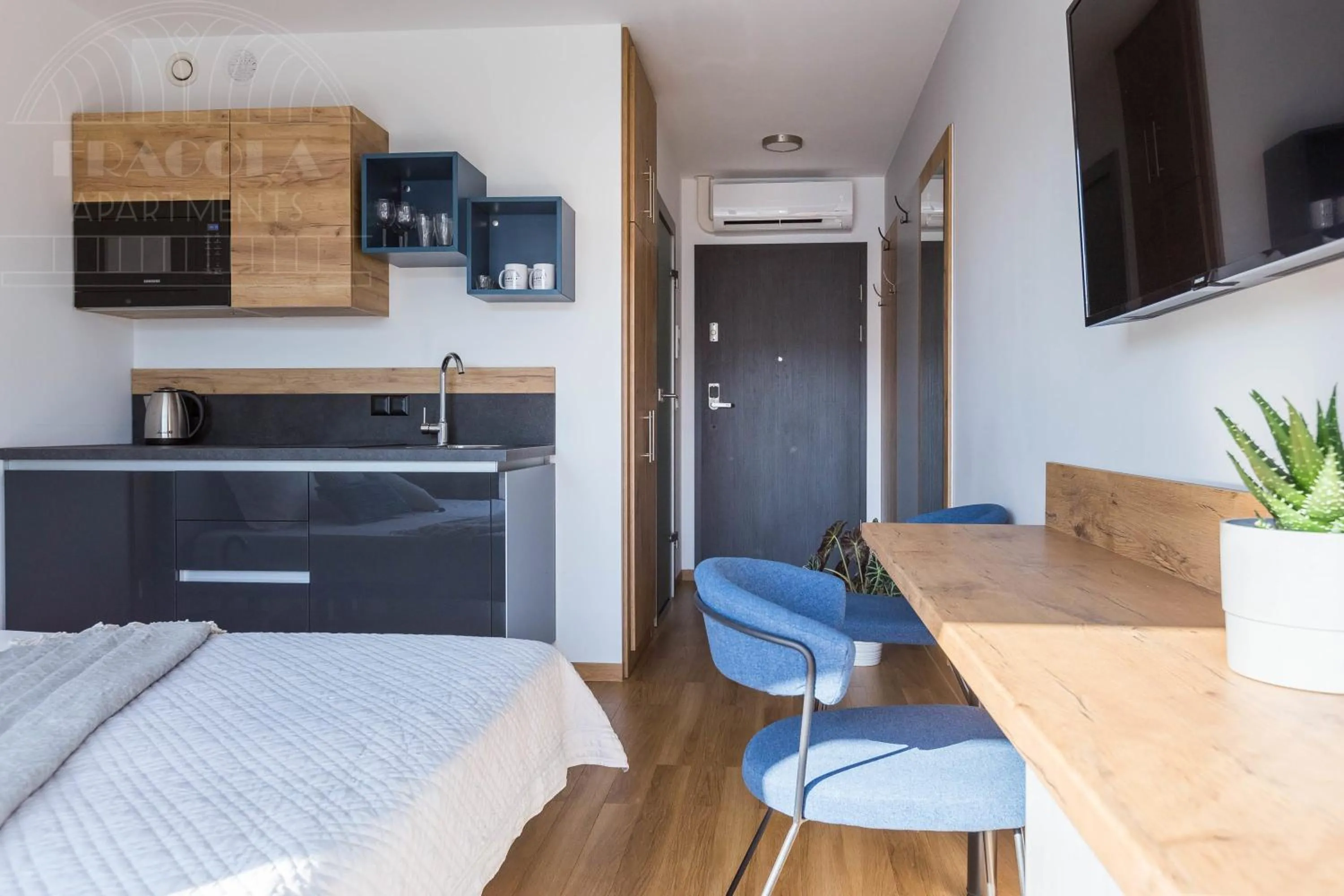 Other, Bed in Modern View of Planty Park