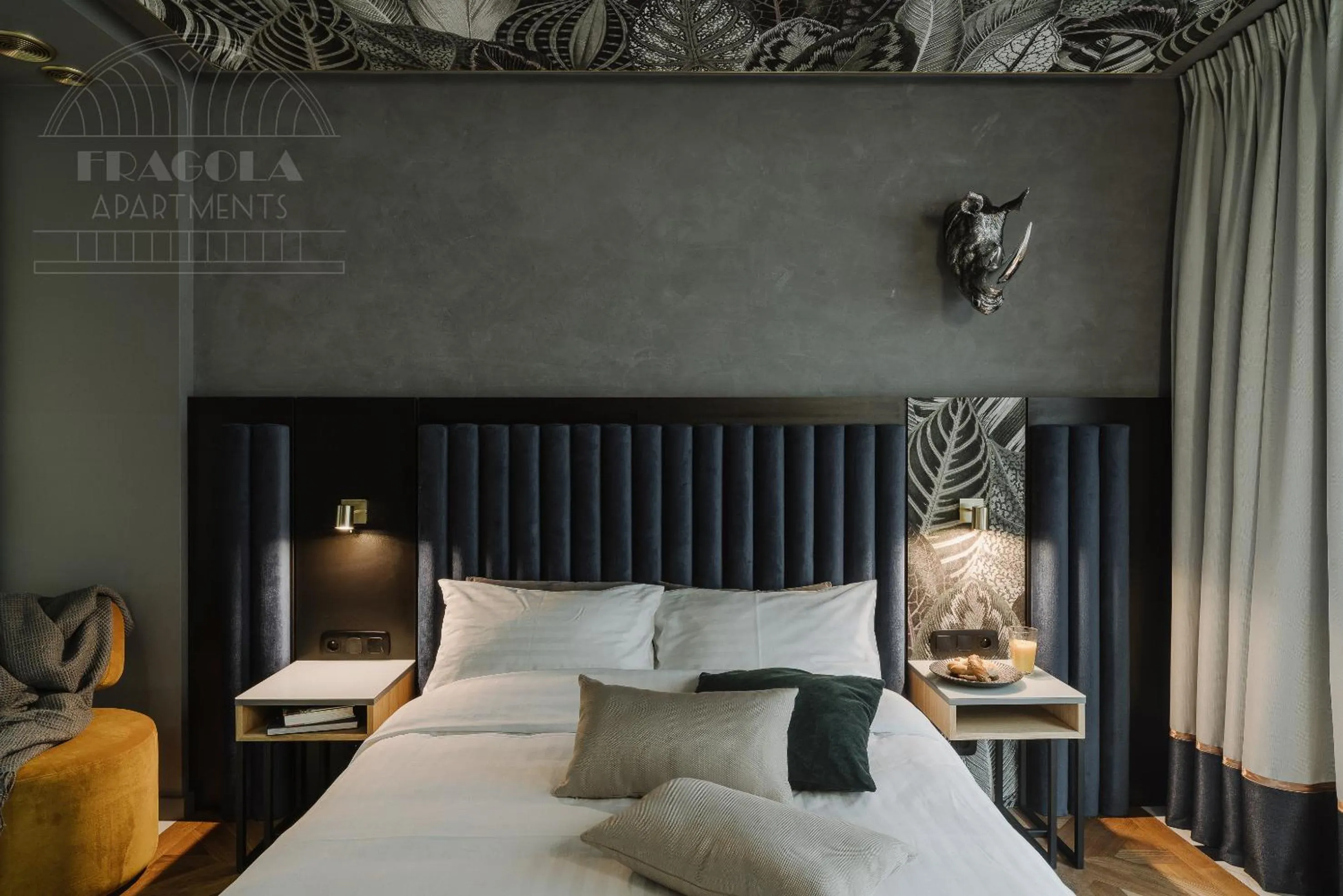 Bed in Modern View of Planty Park