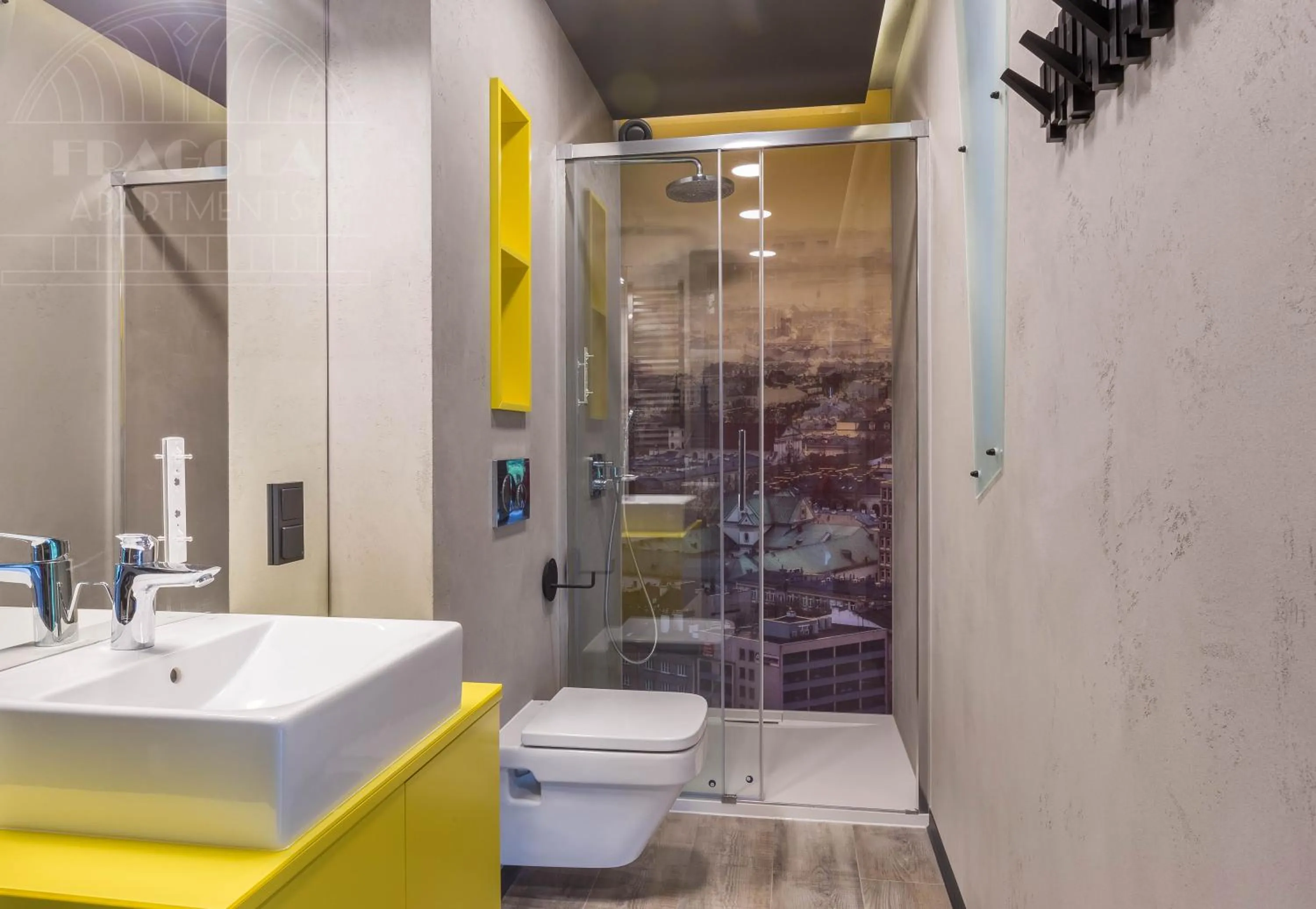 Shower in Modern View of Planty Park