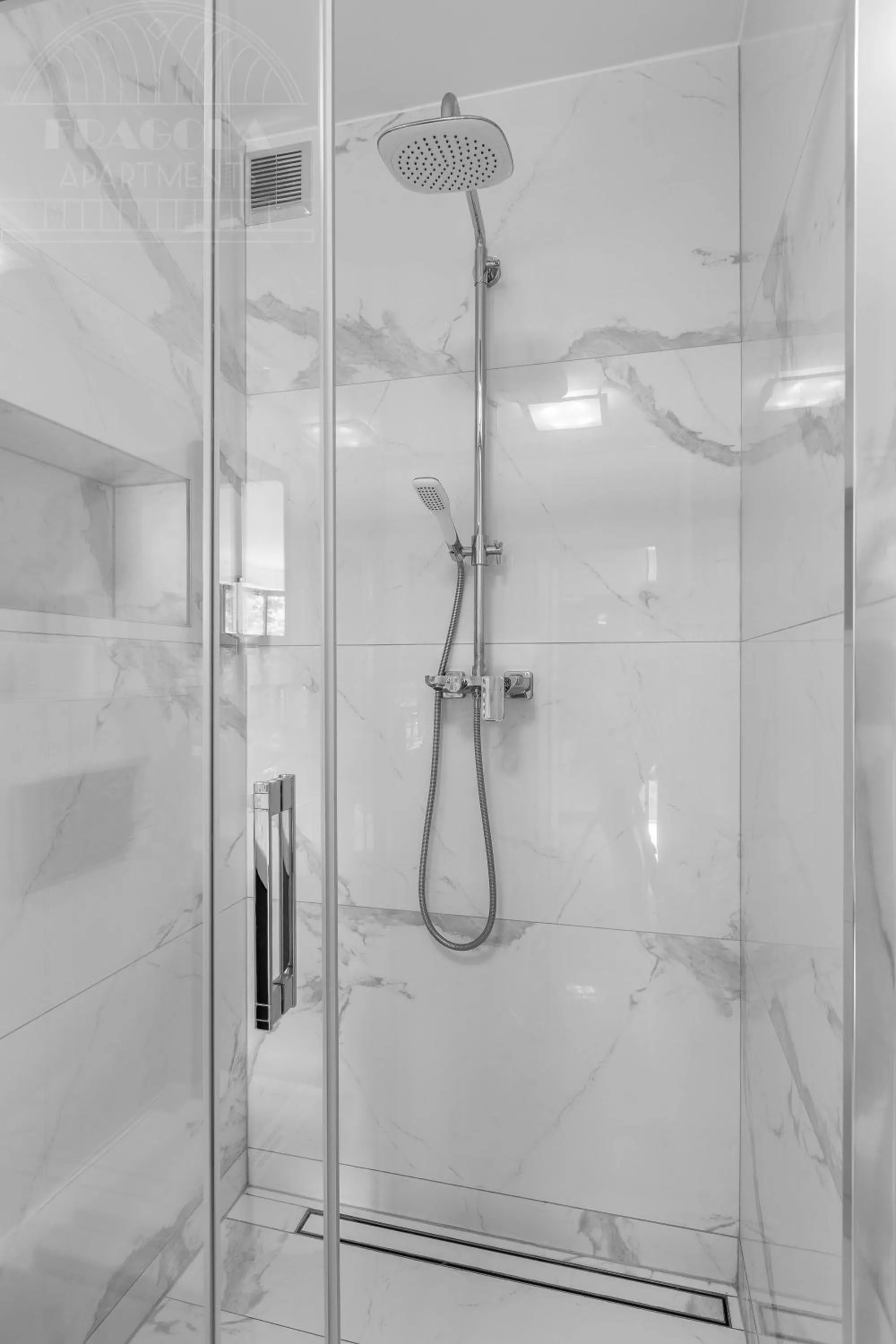 Shower in Modern View of Planty Park