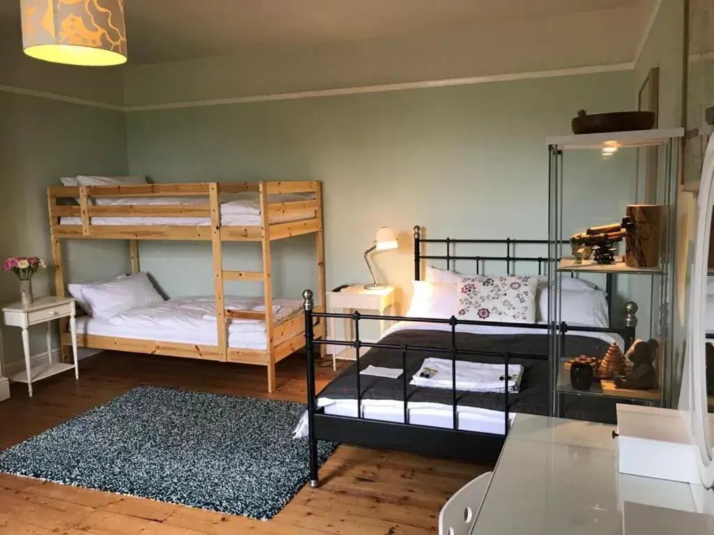 Family Room with Shared Bathroom - single occupancy in The Hollies Family Room with Shared Bathroom - single occupancy in The Hollies