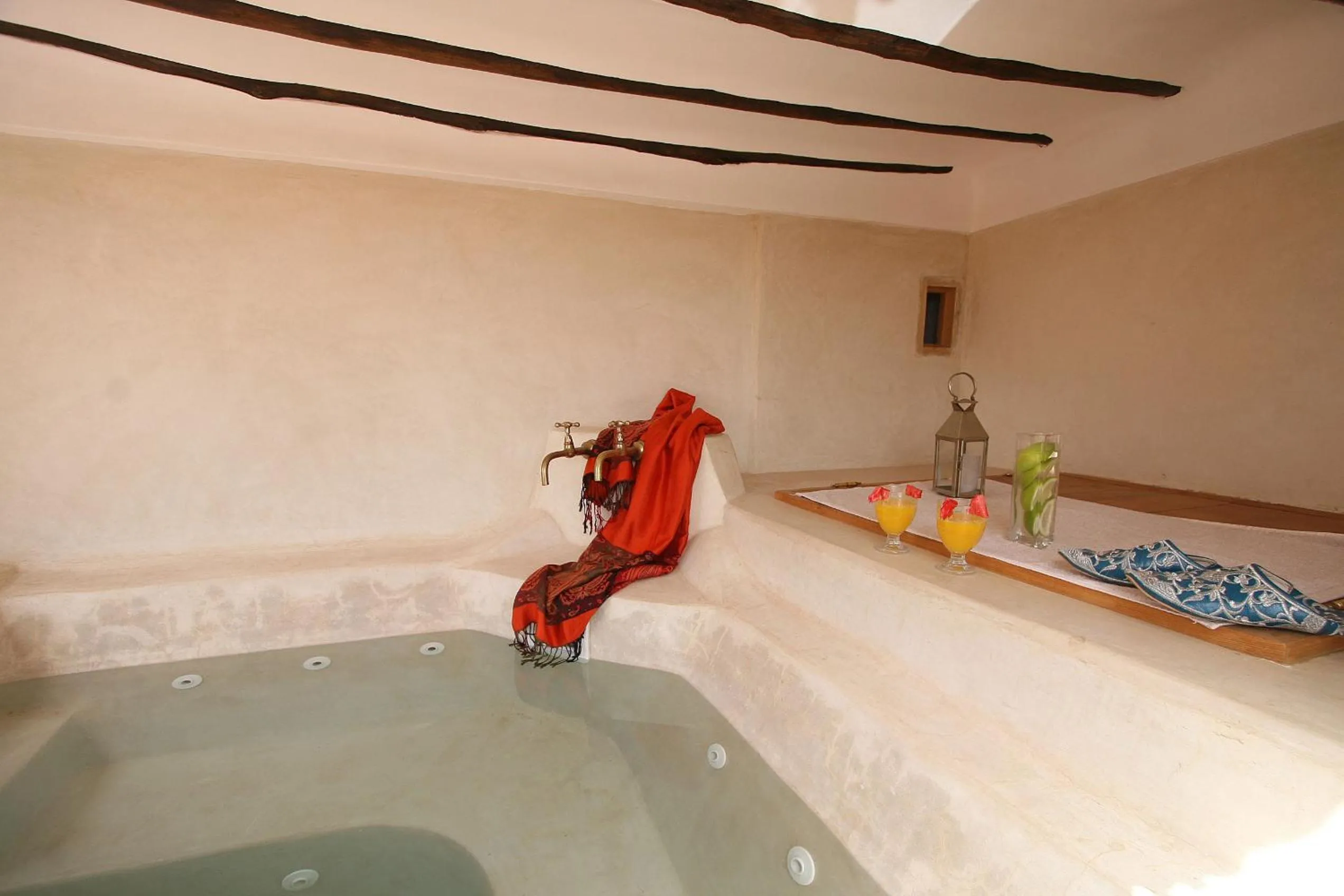 Hot Tub in Riad Chameau FDC Hôtel SPA