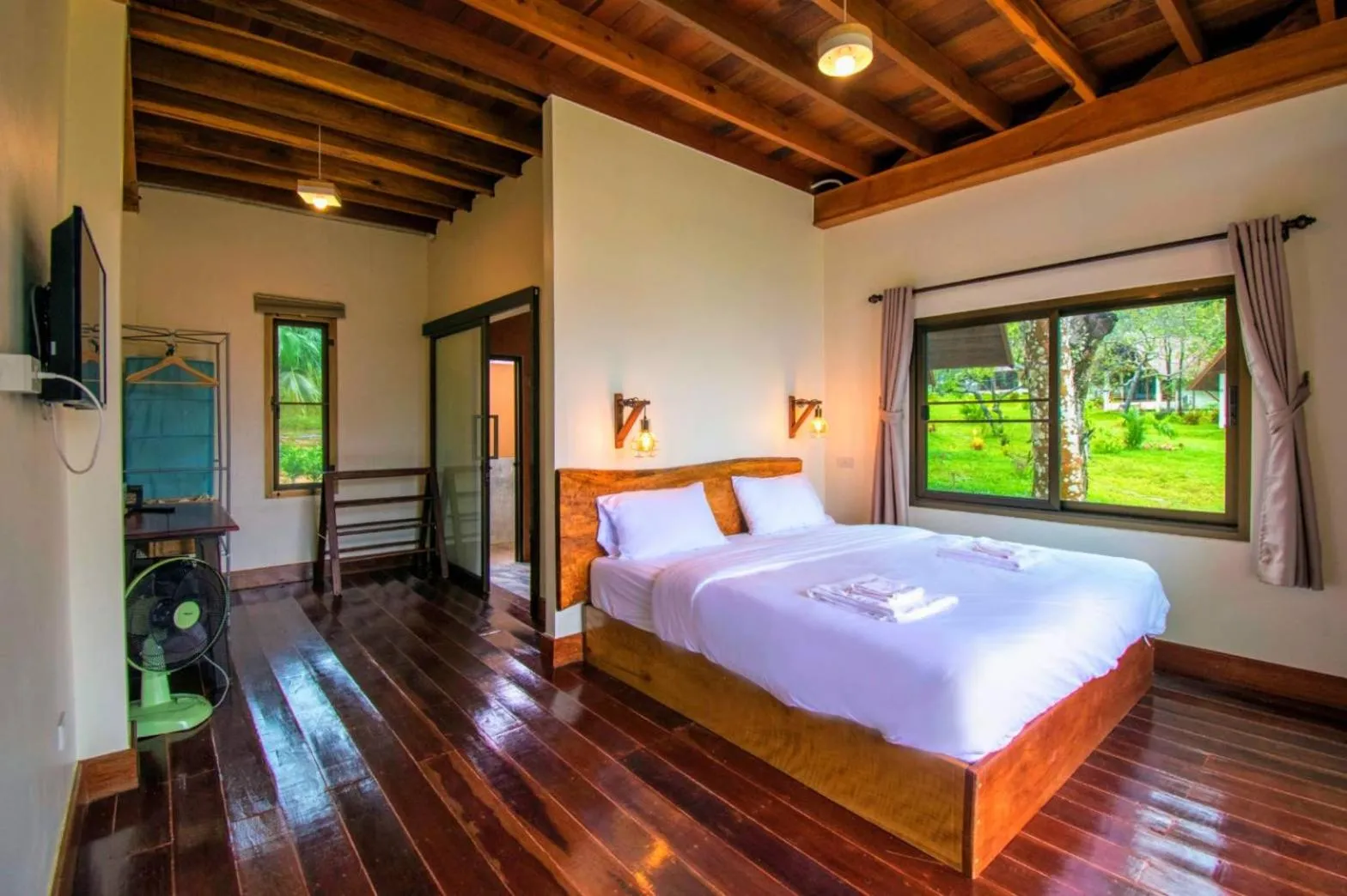 Bed in Phayamas Private Beach Resort and Island Brew - Adults Only