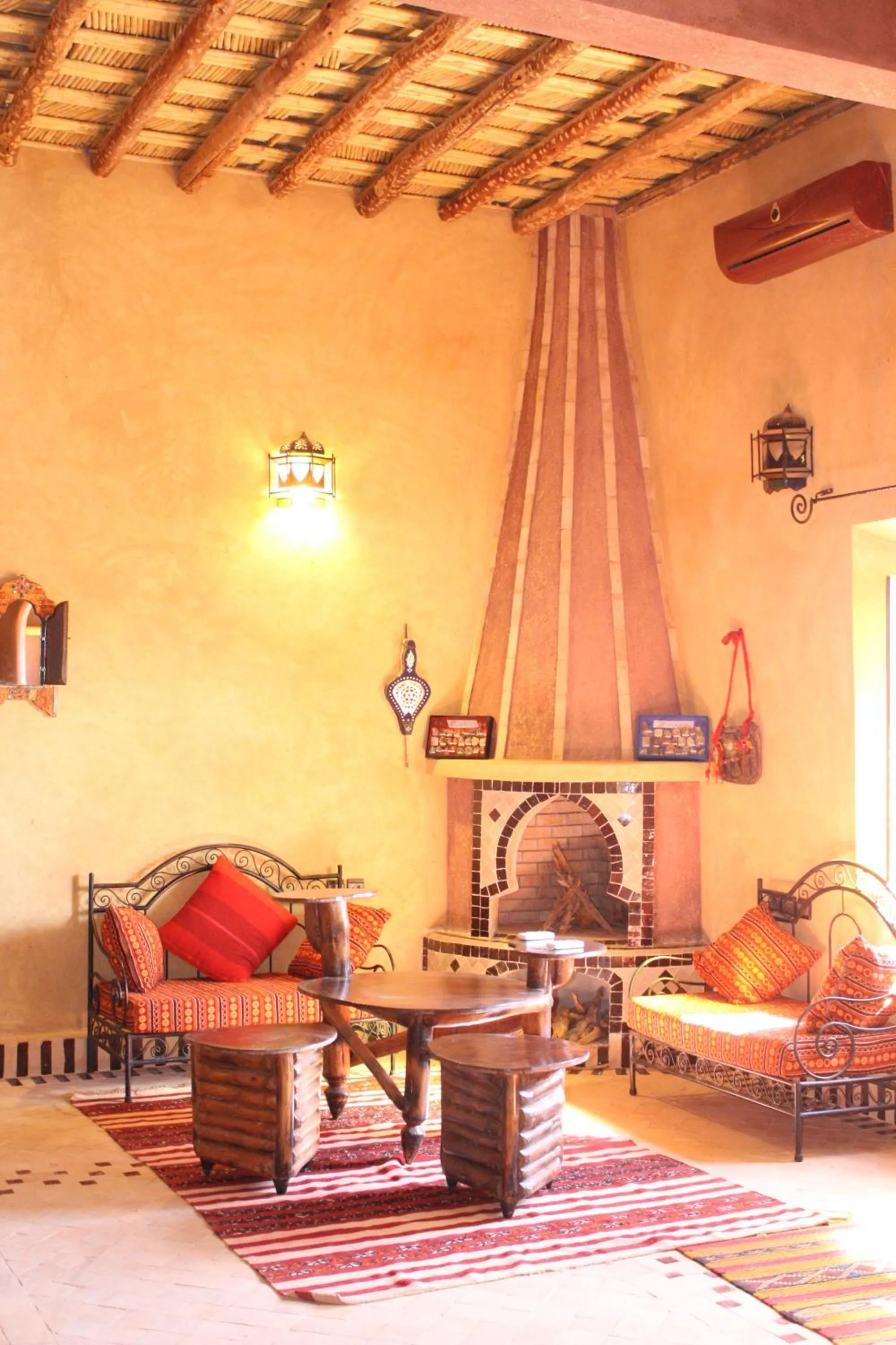 Photo of the whole room in Maison Merzouga Guest House