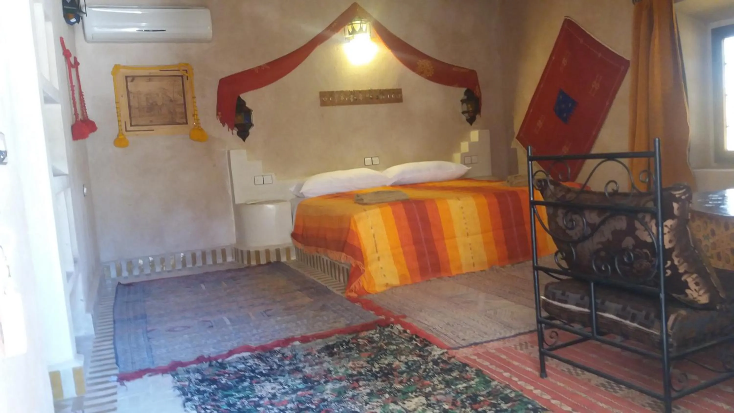 Bedroom, Bed in Maison Merzouga Guest House