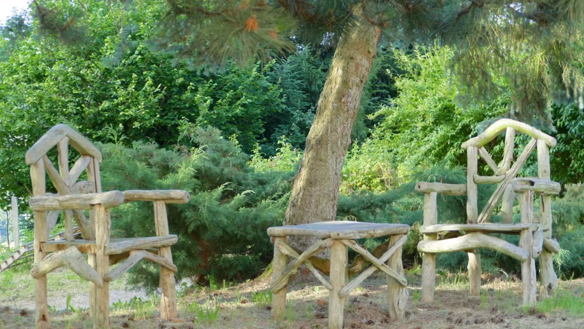 Garden view in La Colline Du Baa - Maison d'hôtes d'exception