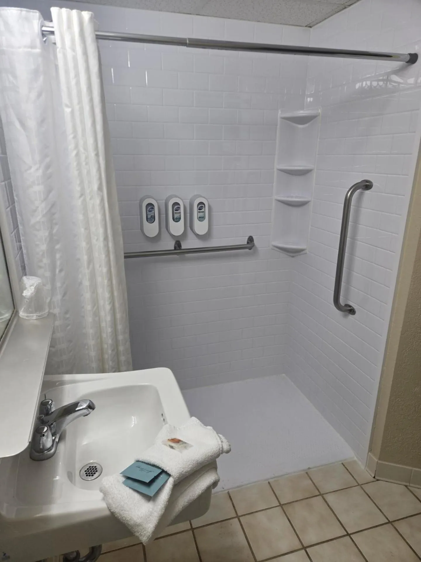 Shower in Barkers Island Inn Resort & Conference Center
