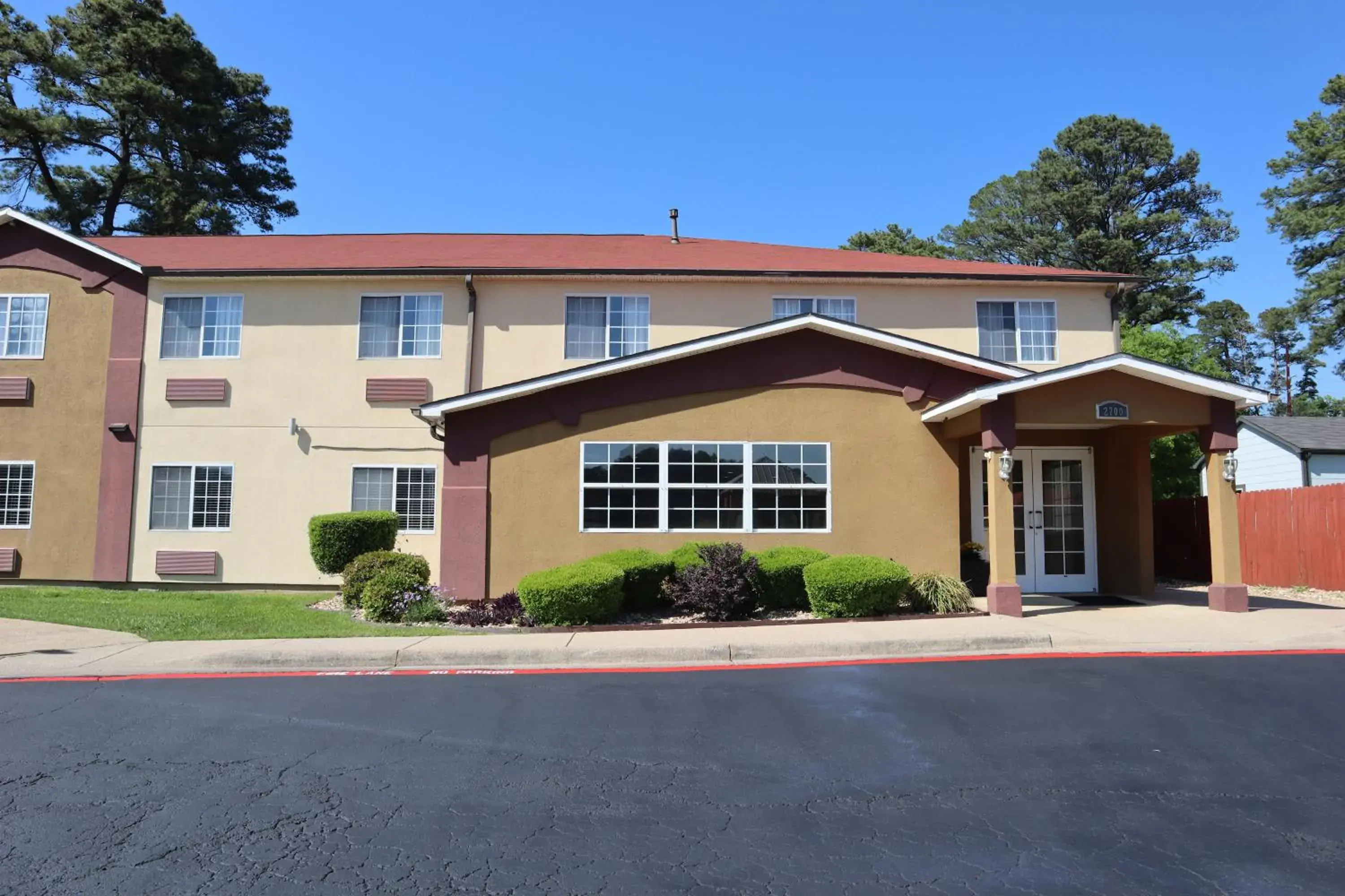 Property building in HomeTown Inn & Suites Property building in HomeTown Inn & Suites