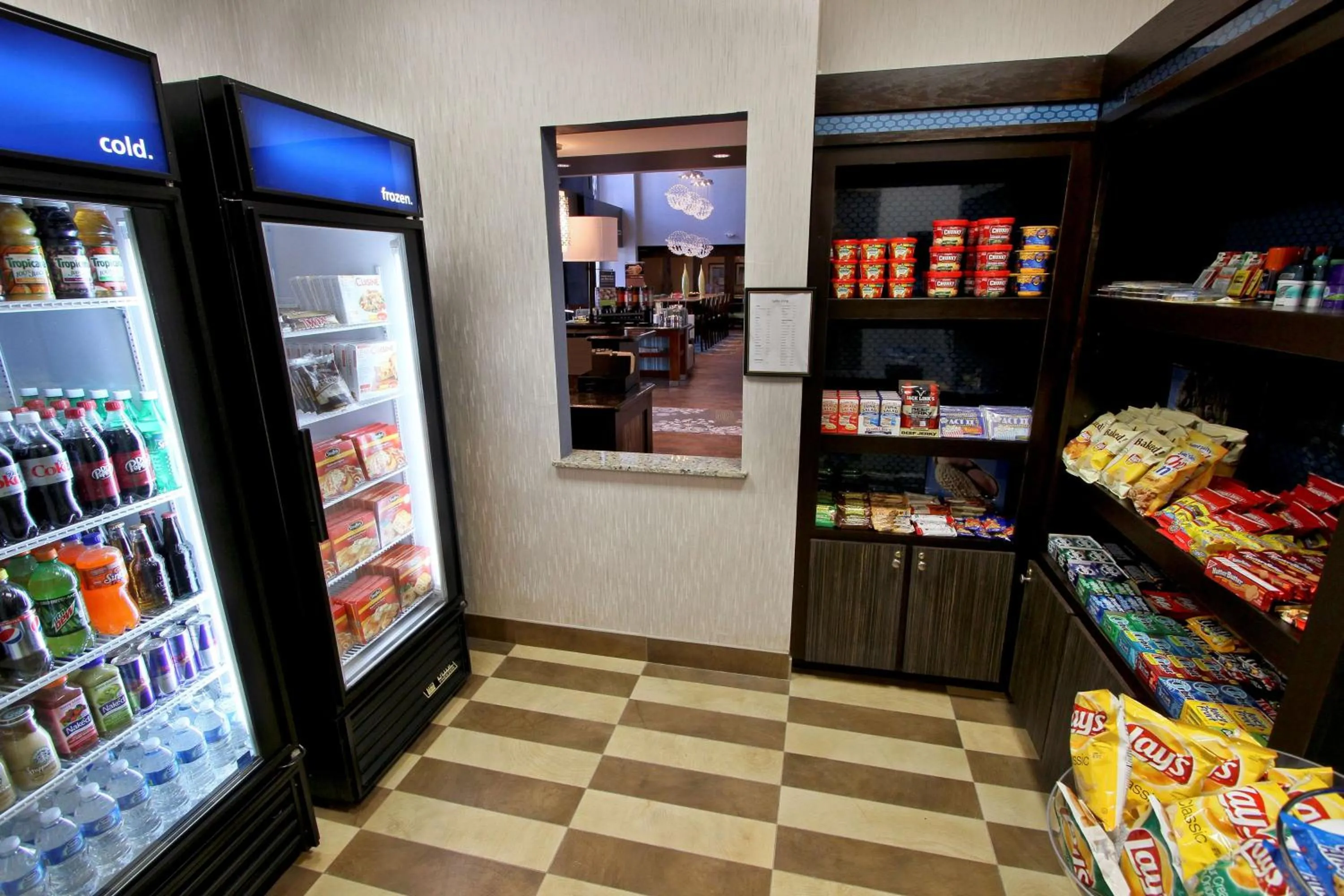 Restaurant/places to eat in Hampton Inn & Suites Winnie