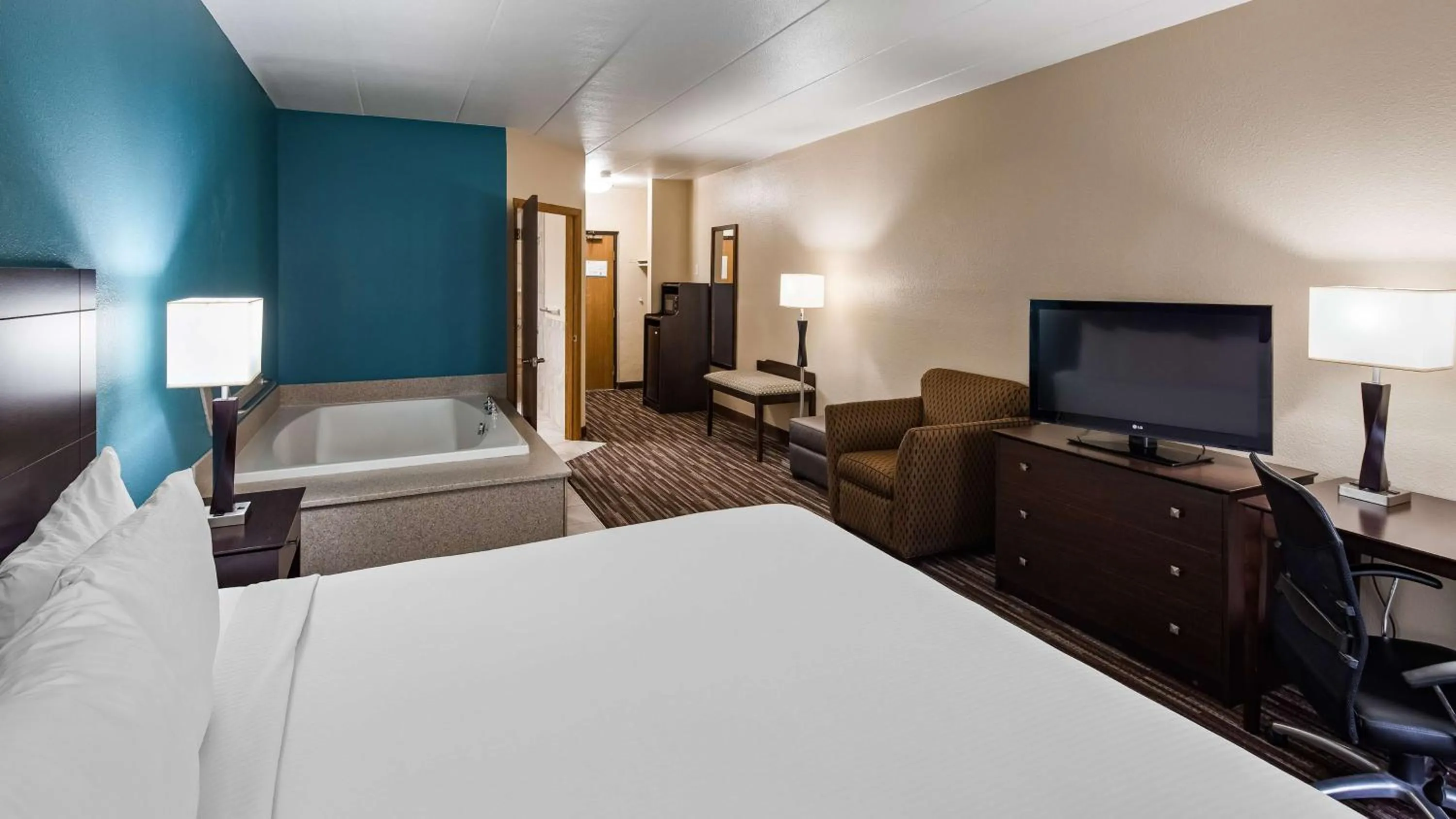 Photo of the whole room, Bed in Best Western Galena Inn & Suites