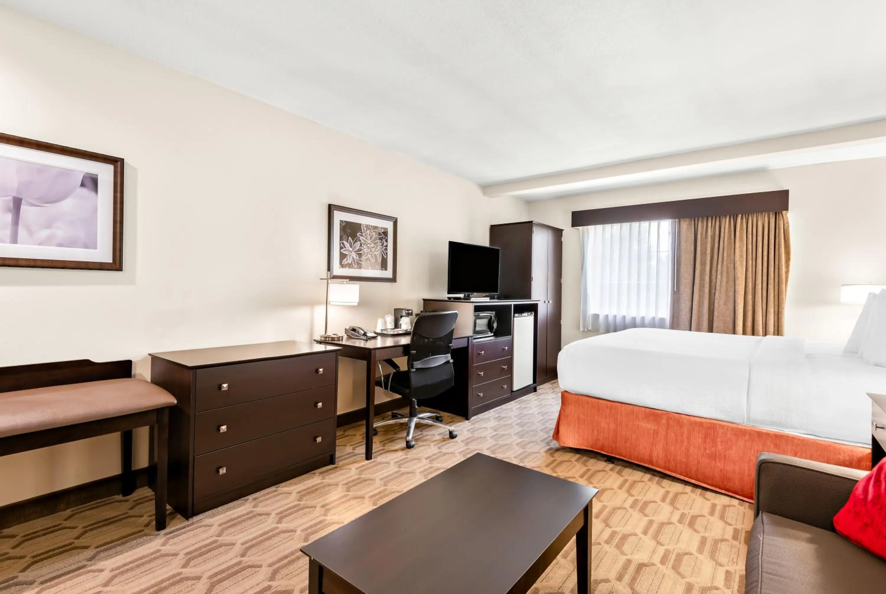 Bed in Best Western Palmyra Inn & Suites