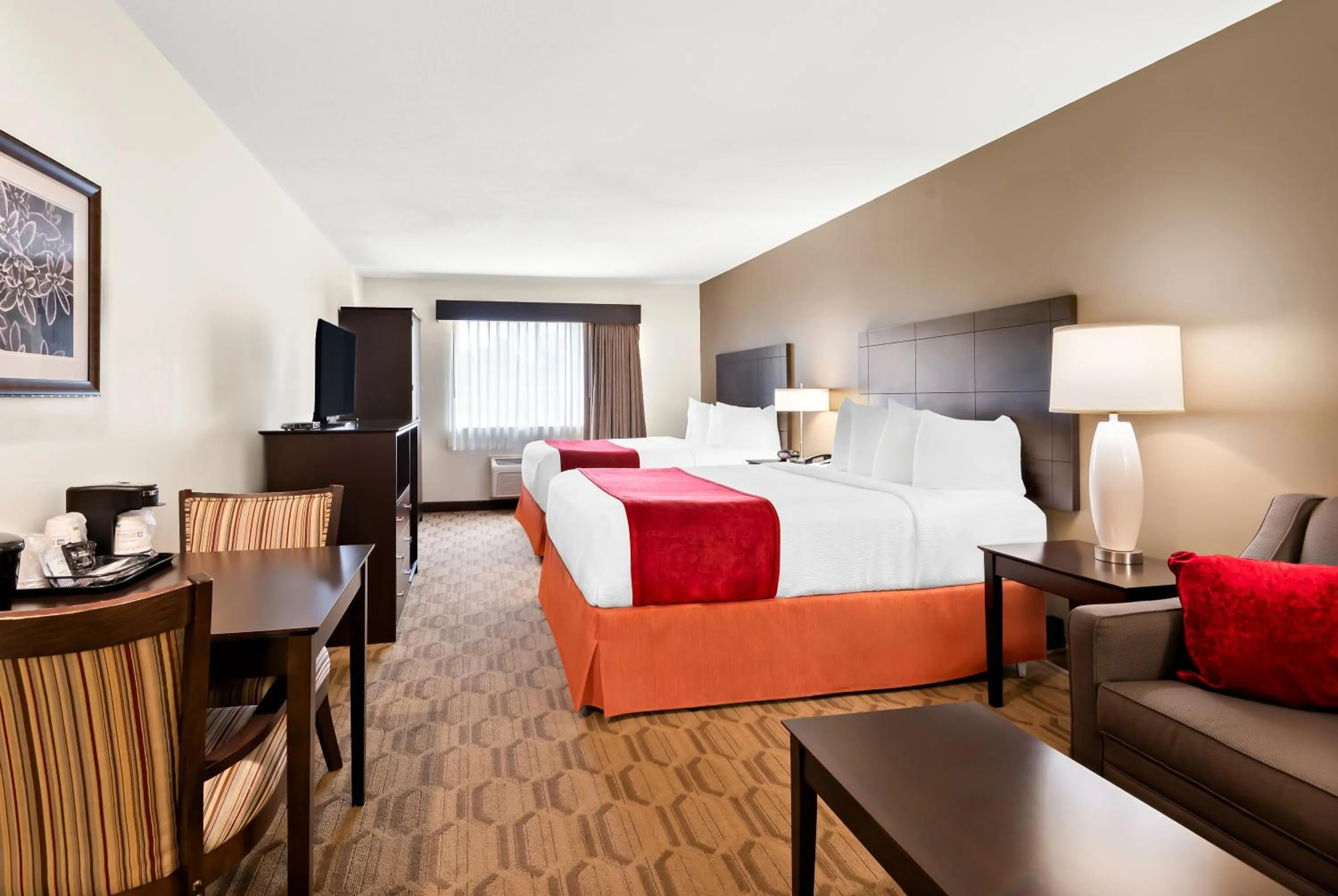 Bed in Best Western Palmyra Inn & Suites