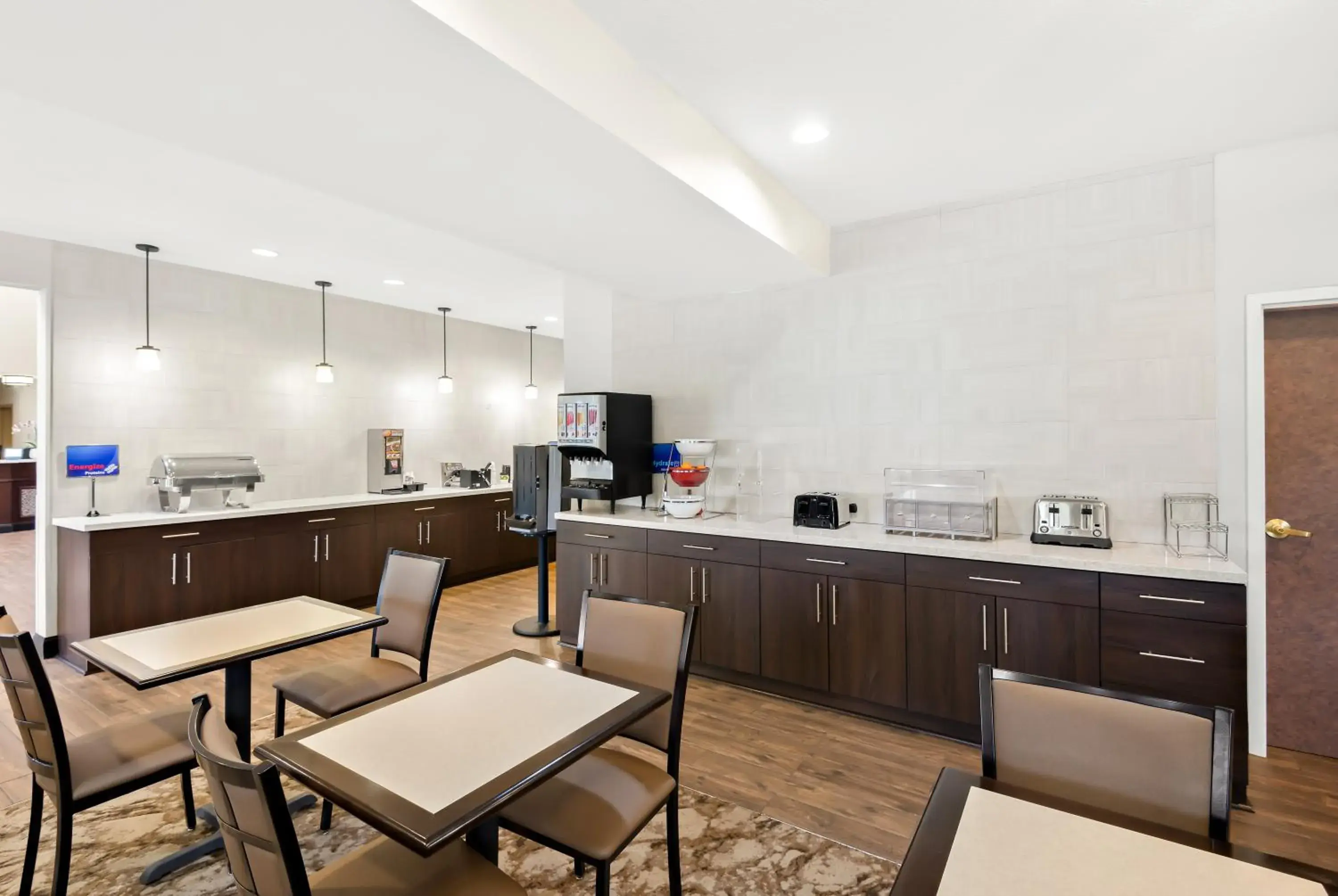 Breakfast in Best Western Palmyra Inn & Suites Breakfast in Best Western Palmyra Inn & Suites