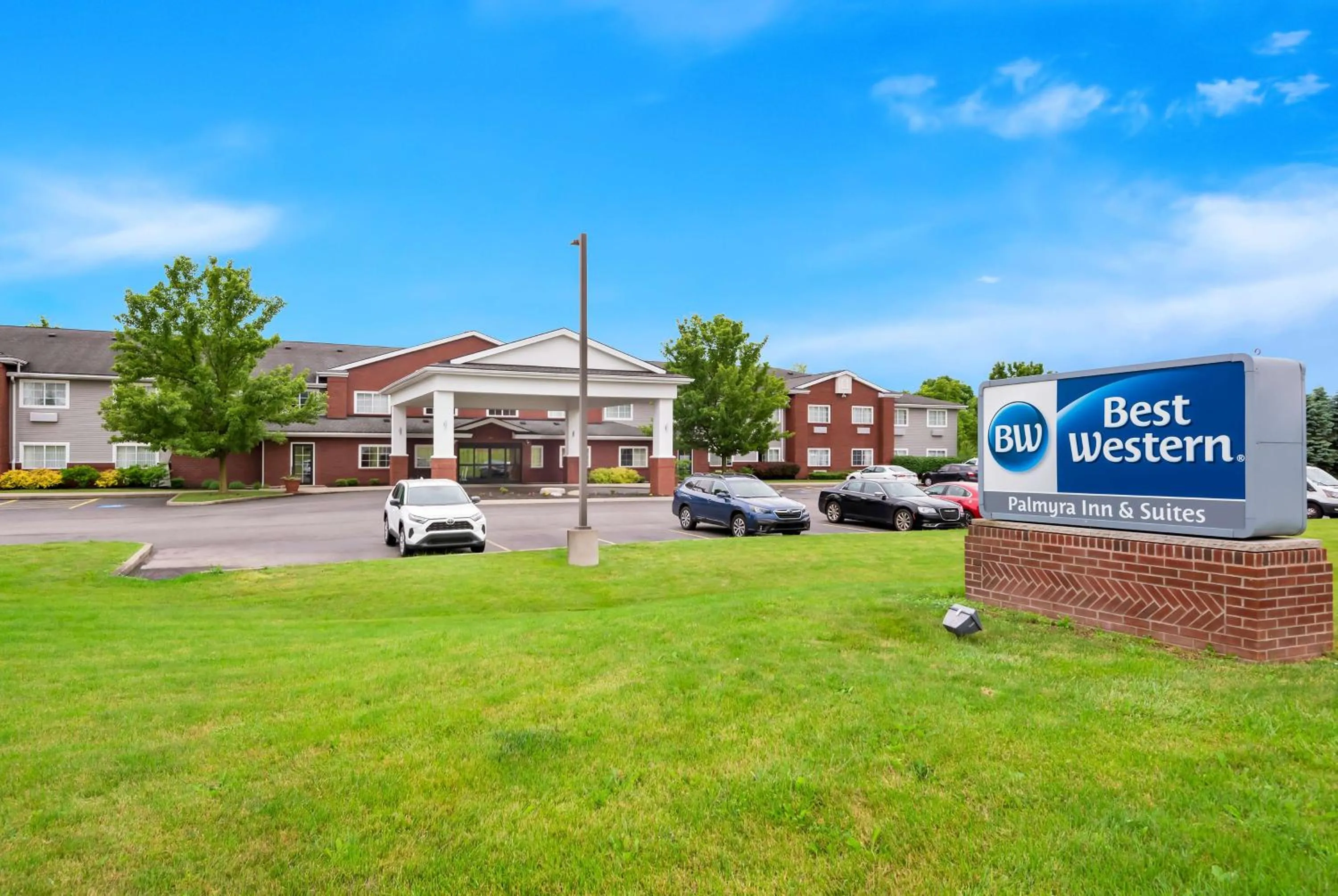 Property building in Best Western Palmyra Inn & Suites