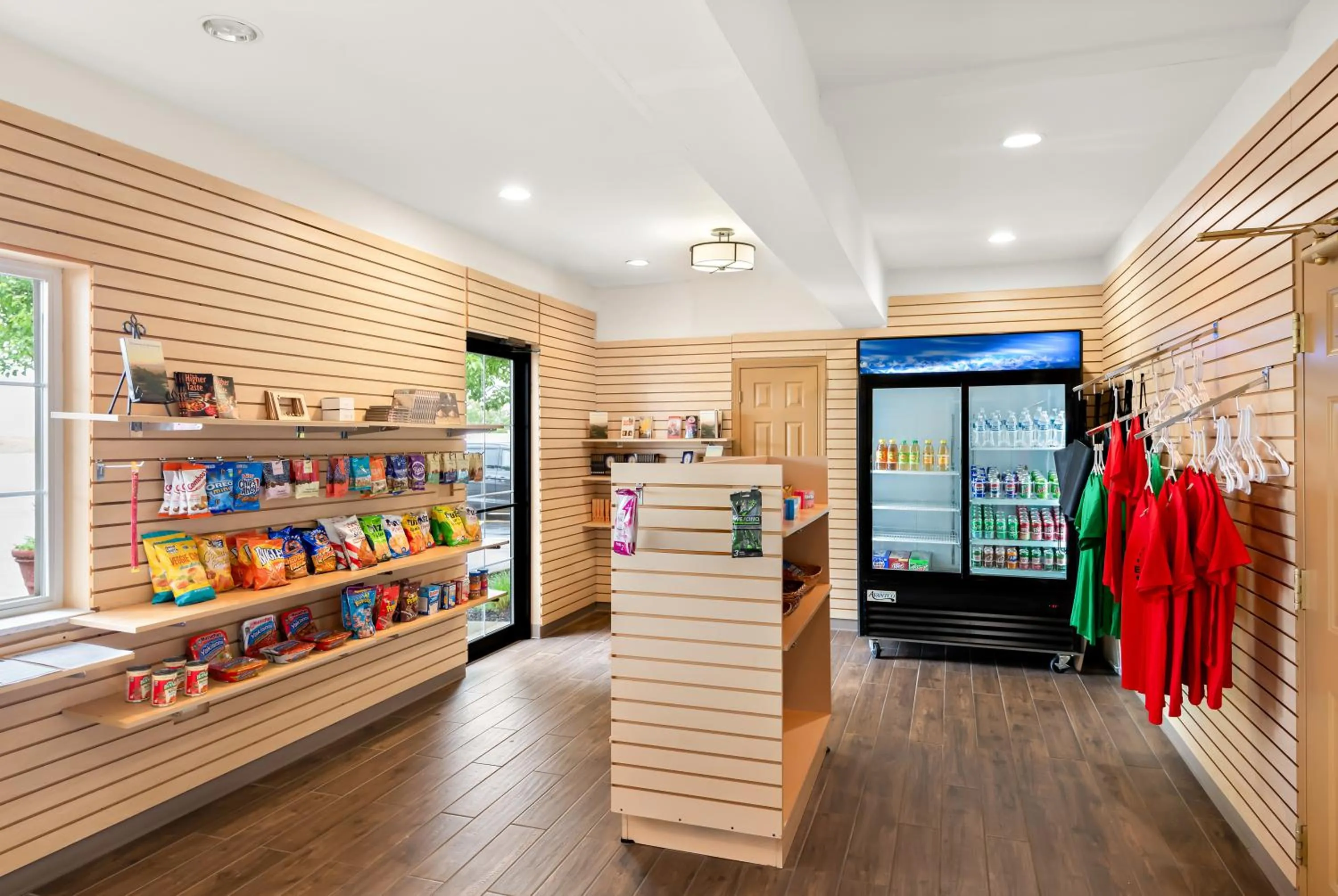 On-site shops in Best Western Palmyra Inn & Suites