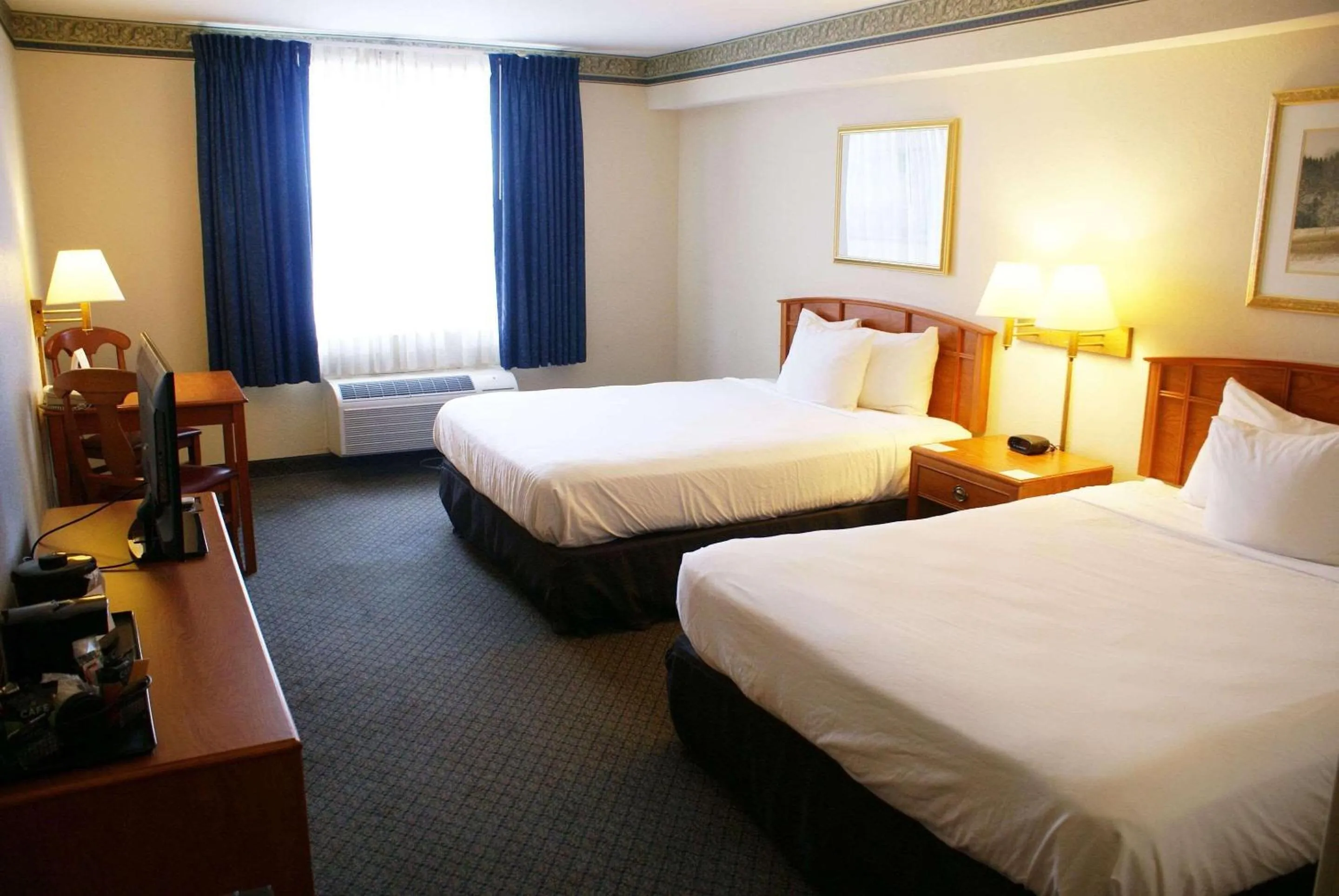 Bedroom, Bed in Country Inn & Suites by Radisson, Lansing, MI