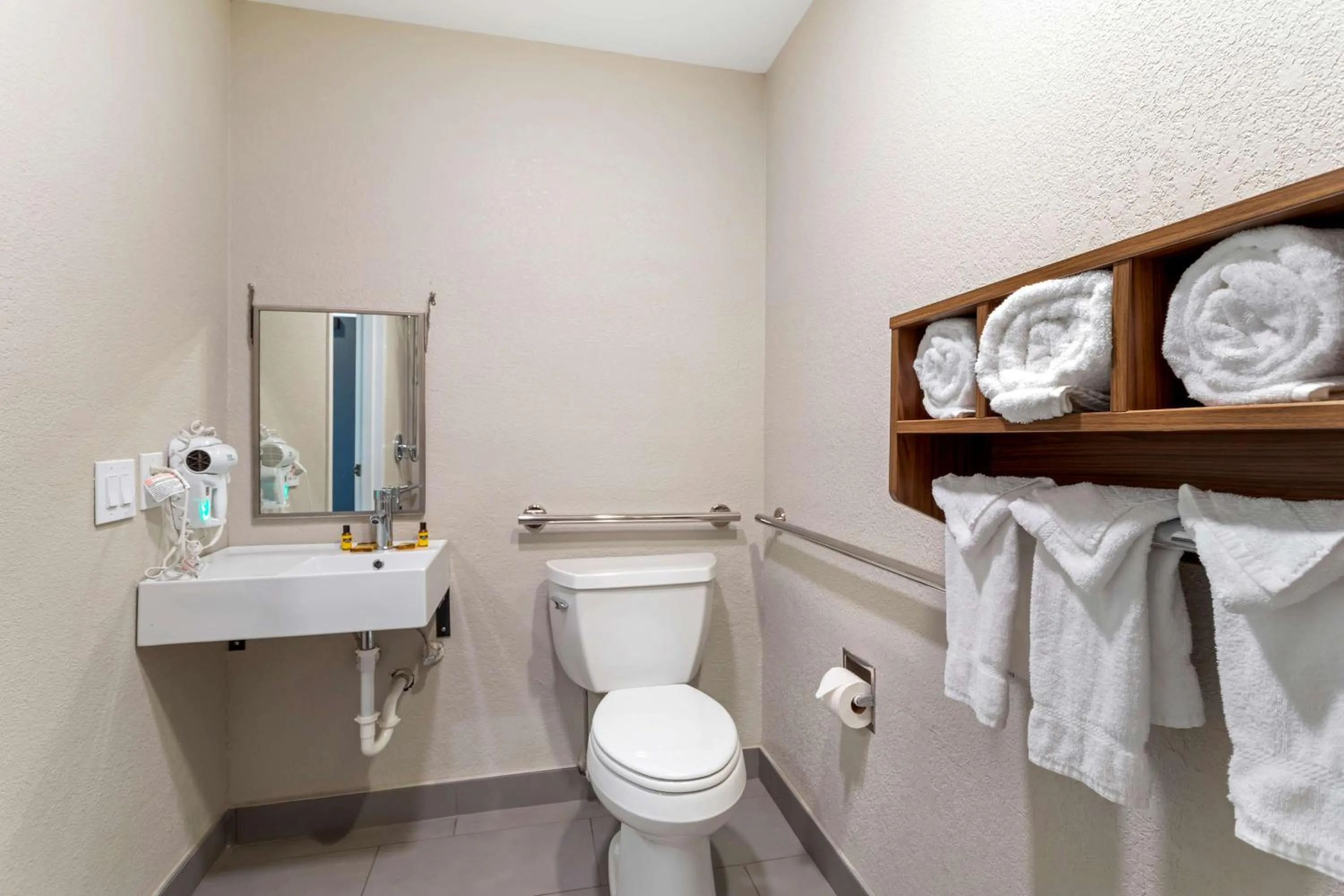 Bathroom in Hotel LeBlanc Best Western Signature Collection