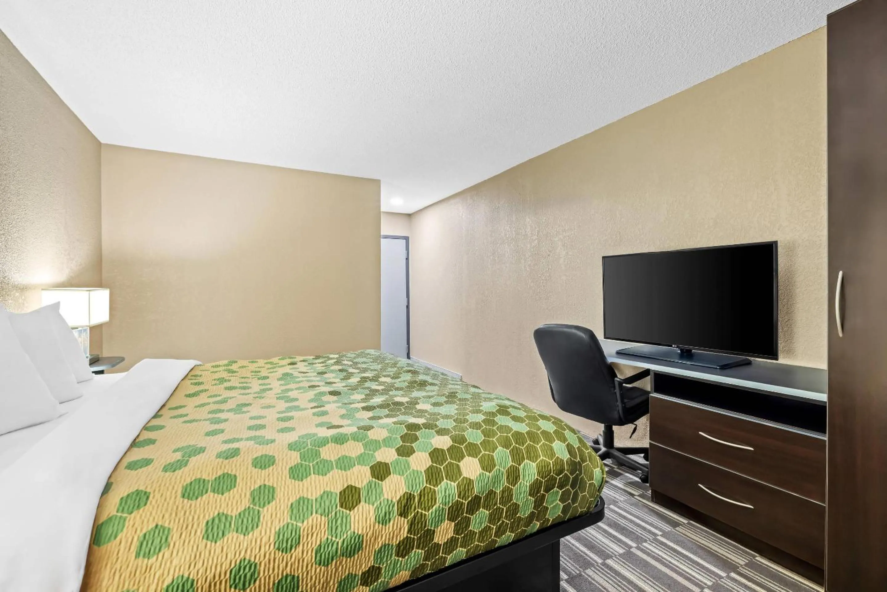 Bedroom, Bed in Rodeway Inn