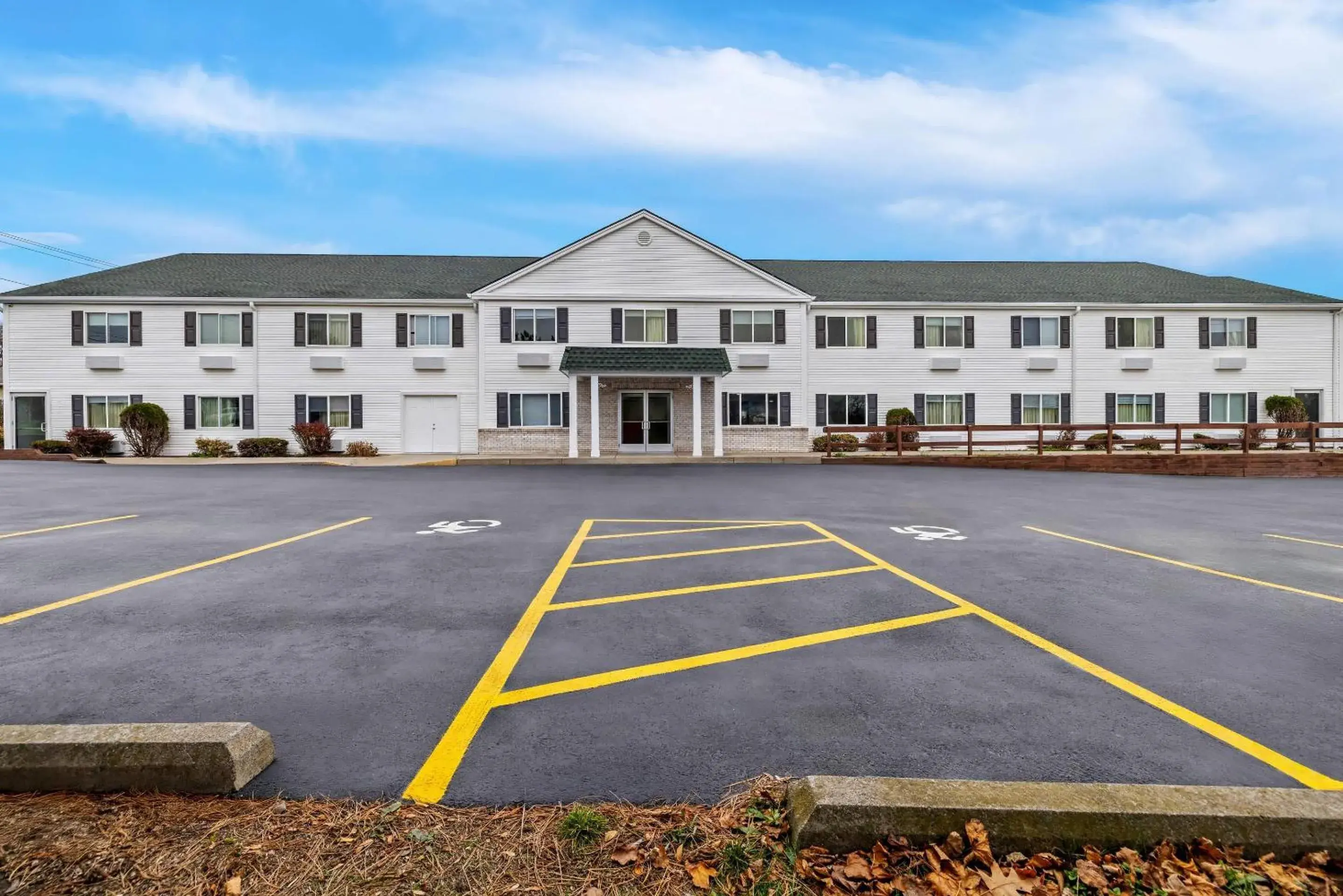 Property building in Rodeway Inn Property building in Rodeway Inn