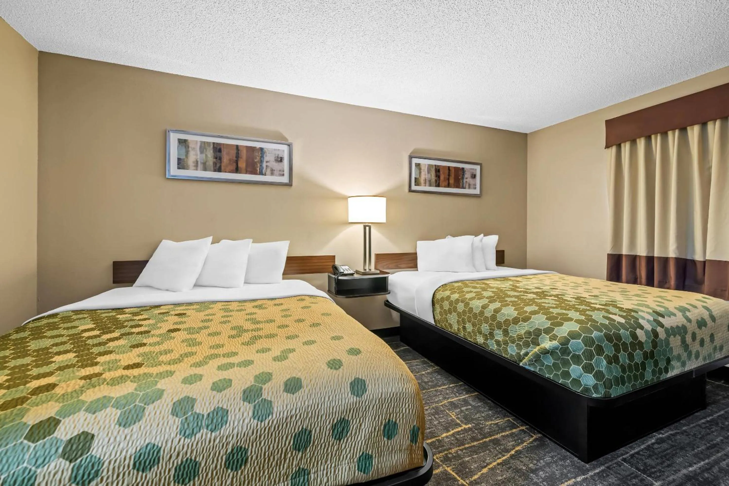 Bedroom, Bed in Rodeway Inn