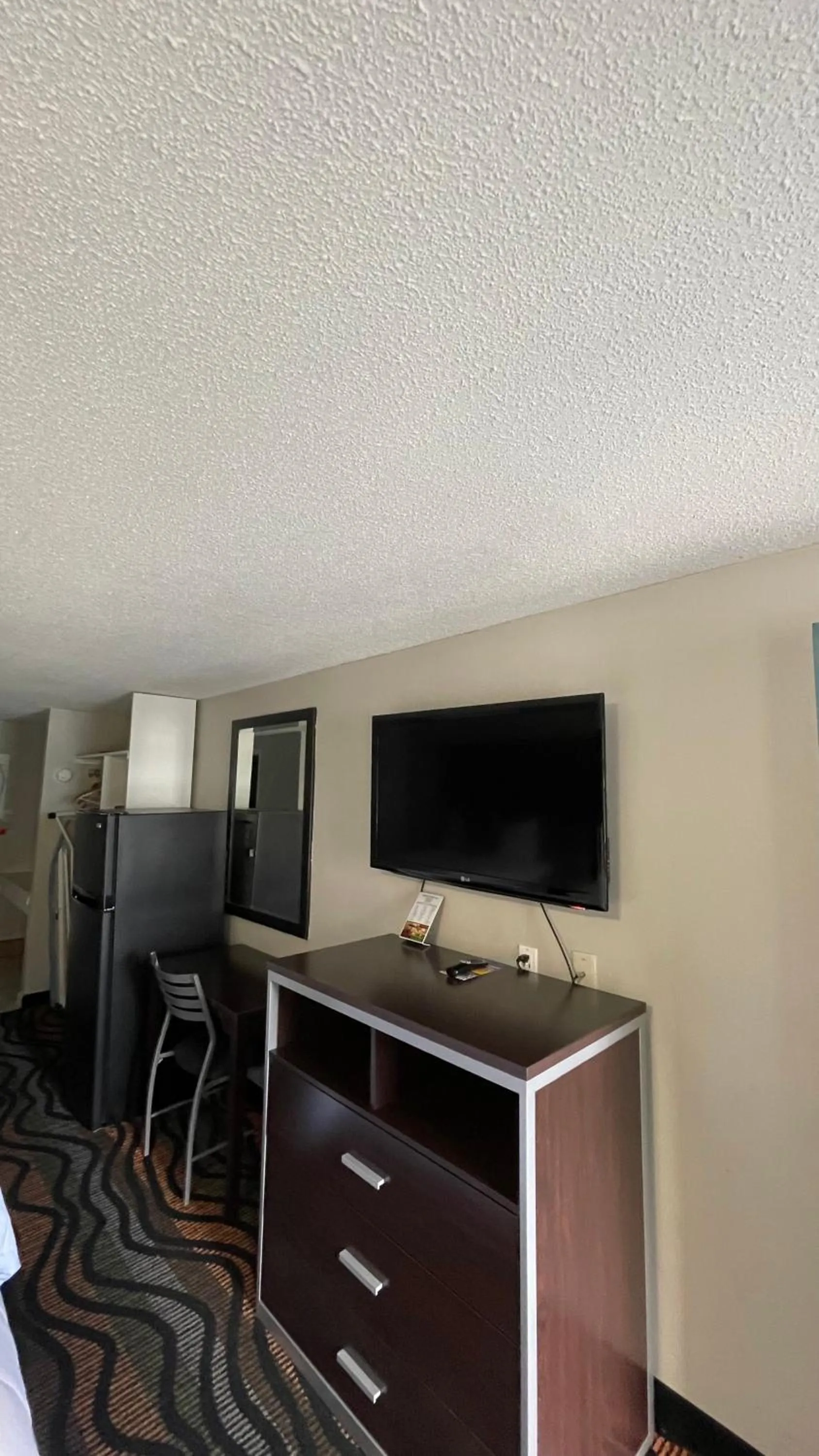 TV and multimedia in Country Town N' Suites
