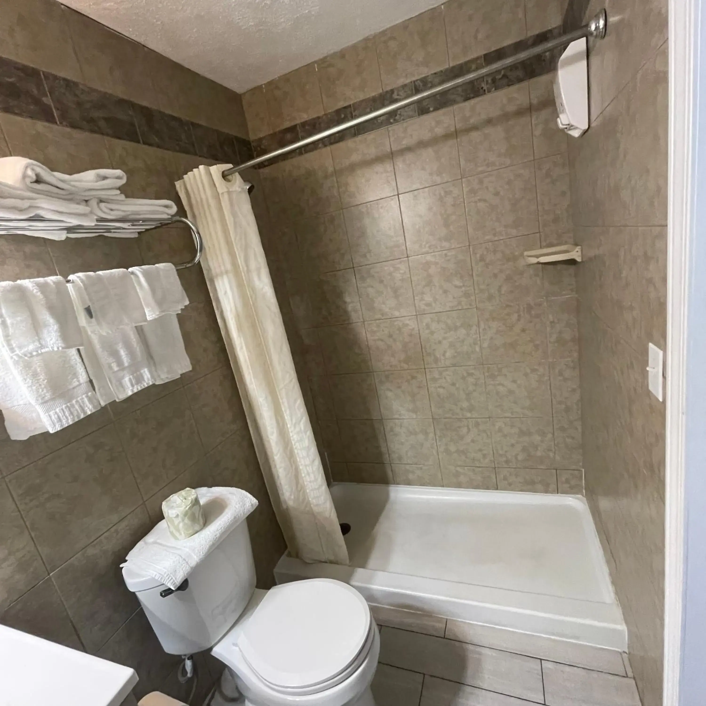 Bathroom in Country Town N' Suites Bathroom in Country Town N' Suites