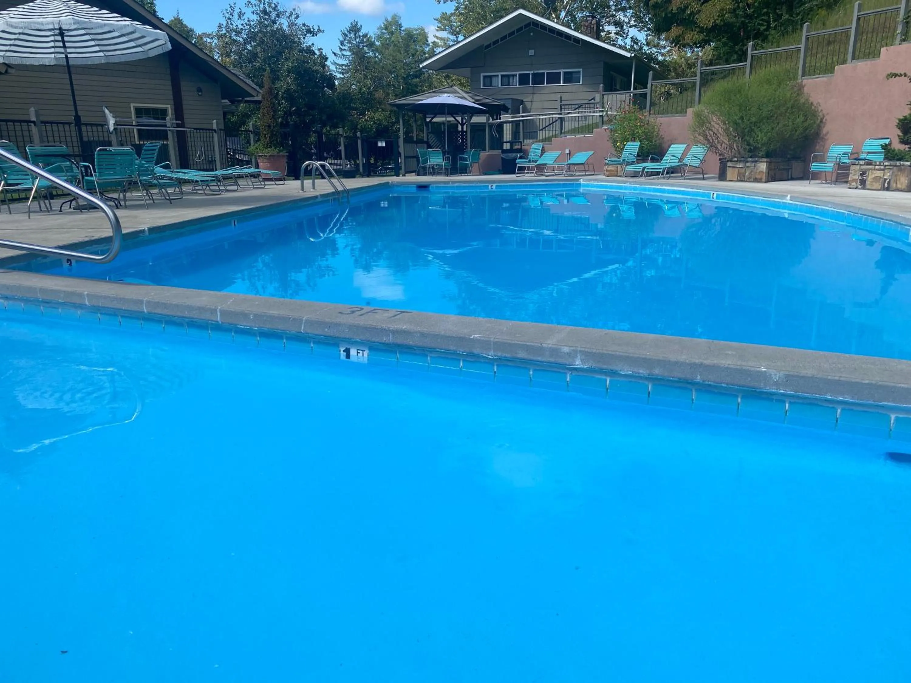Pool view in Country Town N' Suites