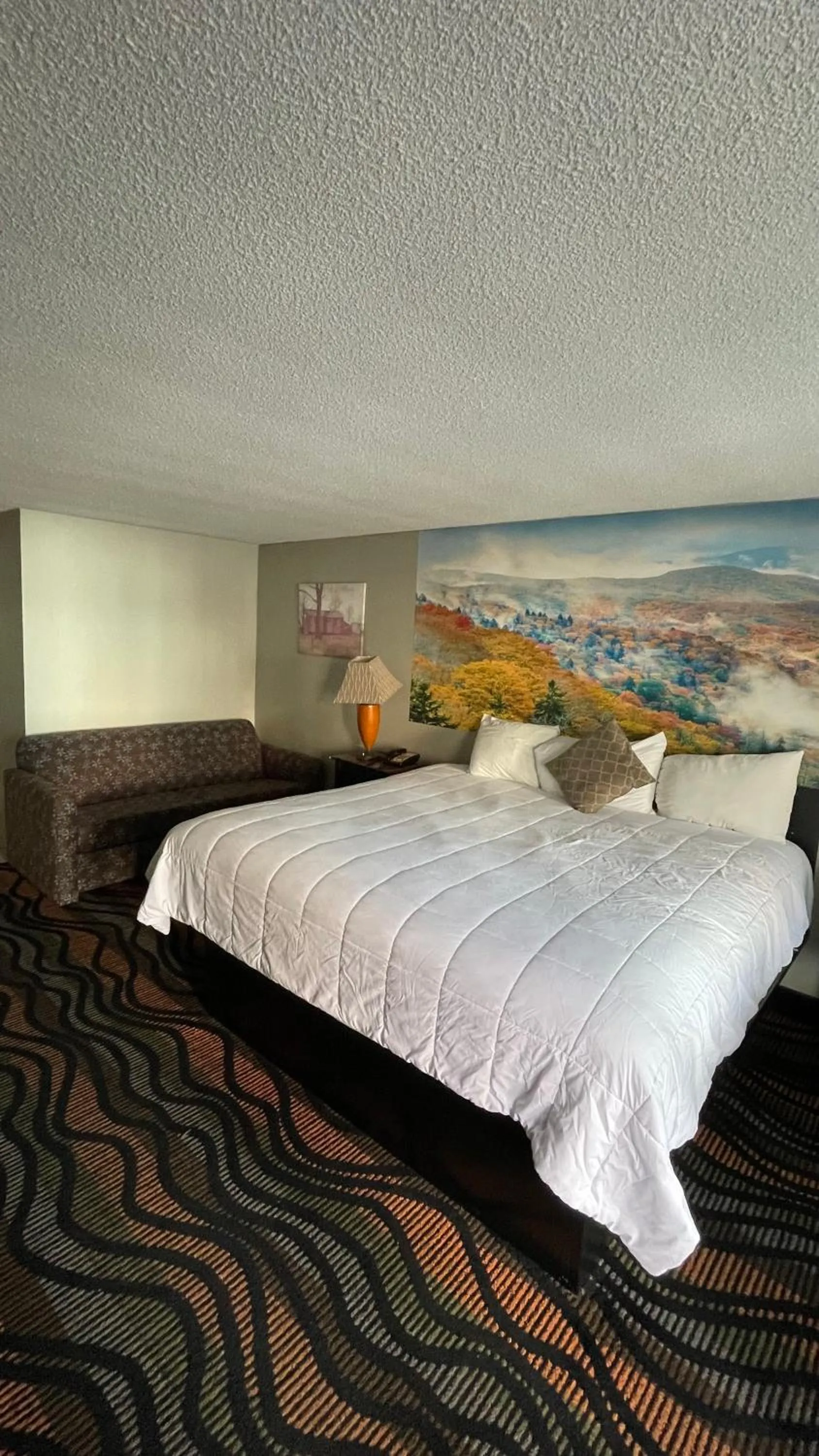 Bedroom, Bed in Country Town N' Suites