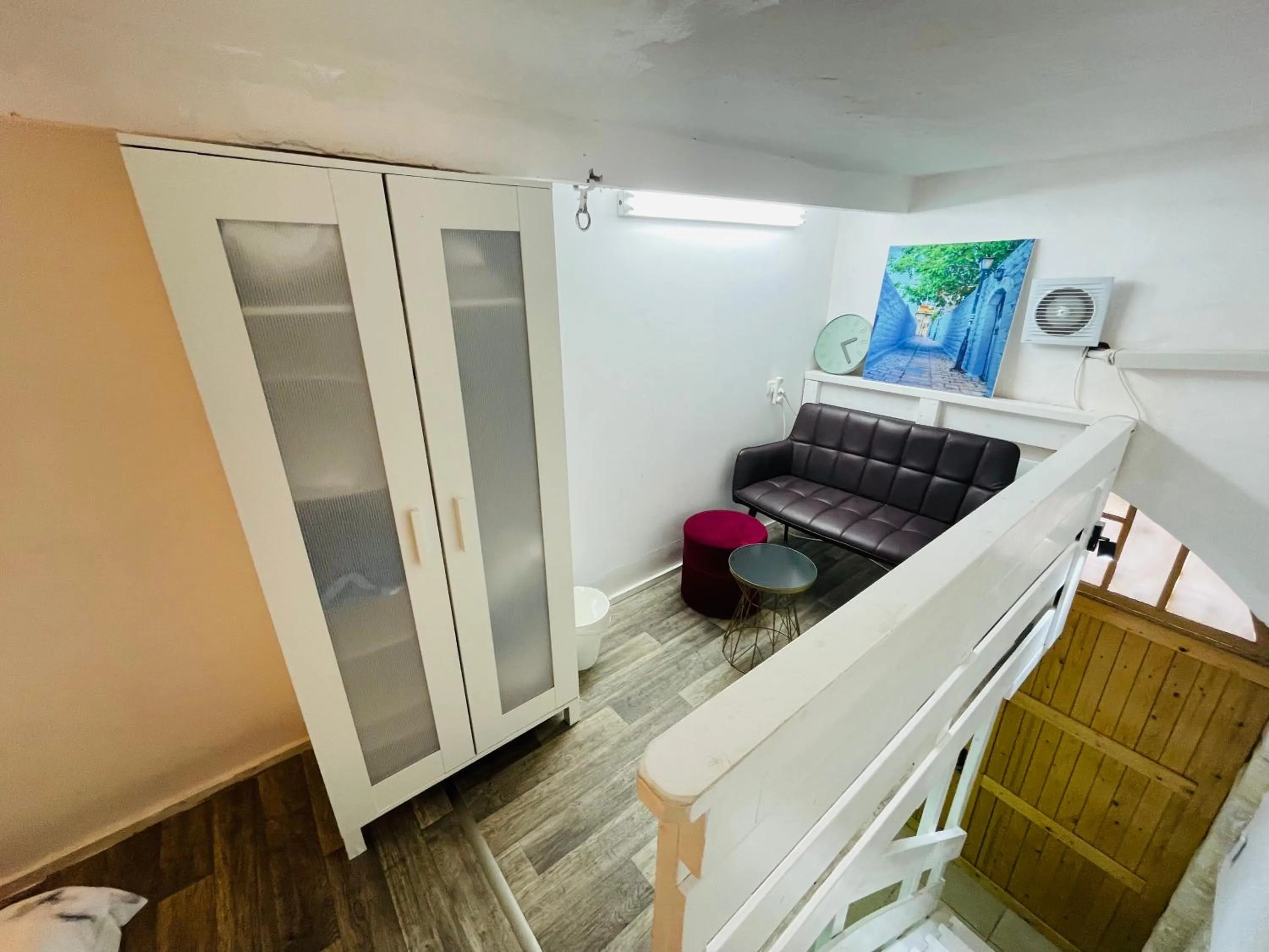 Seating area, Kitchen/Kitchenette in Zimmer in old City