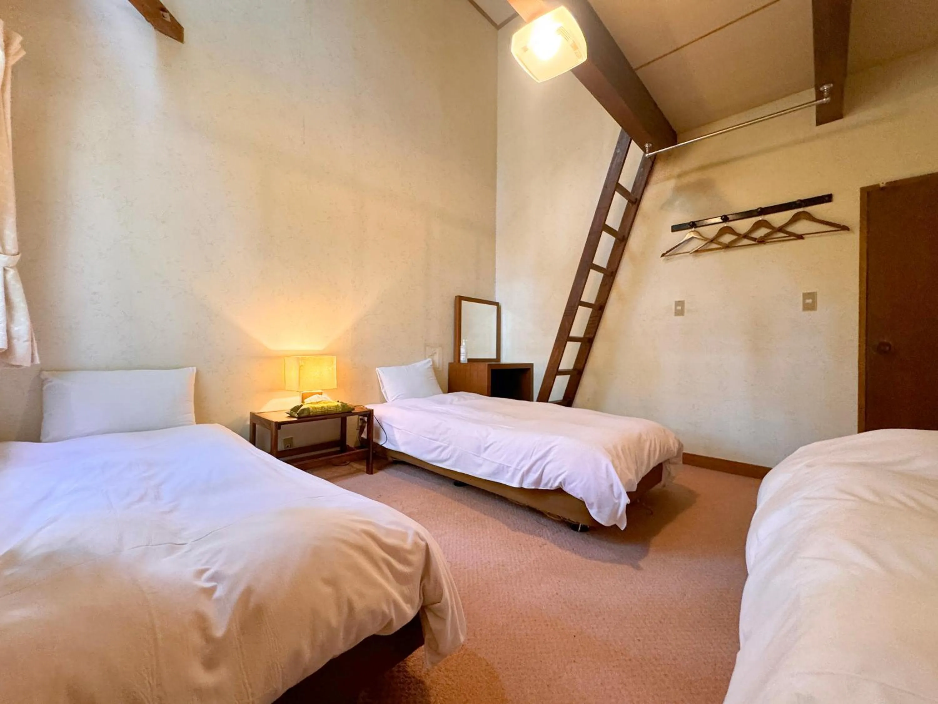 Photo of the whole room, Bed in Rantanrirun ランタンリルン