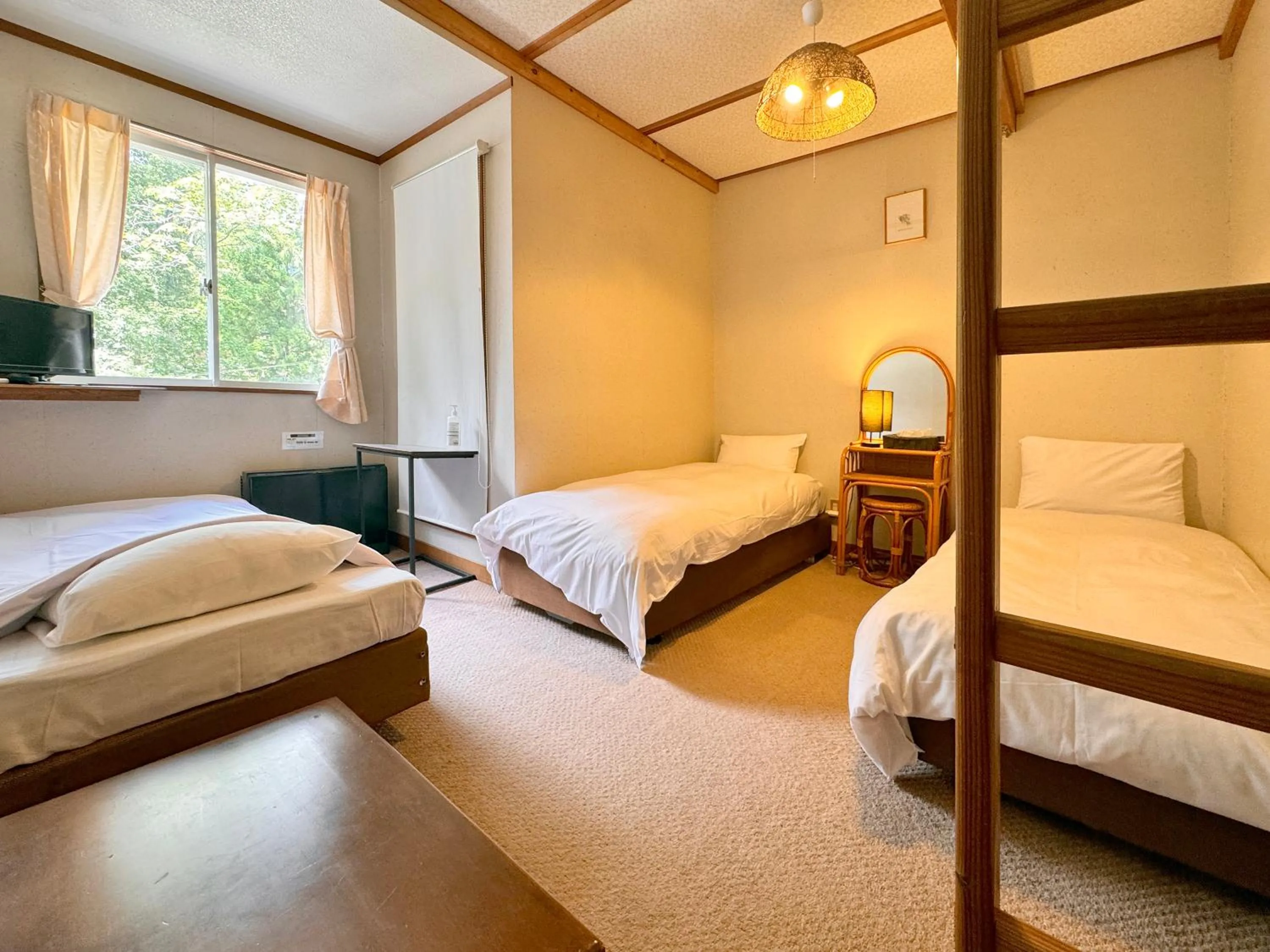 Photo of the whole room, Bed in Rantanrirun ランタンリルン