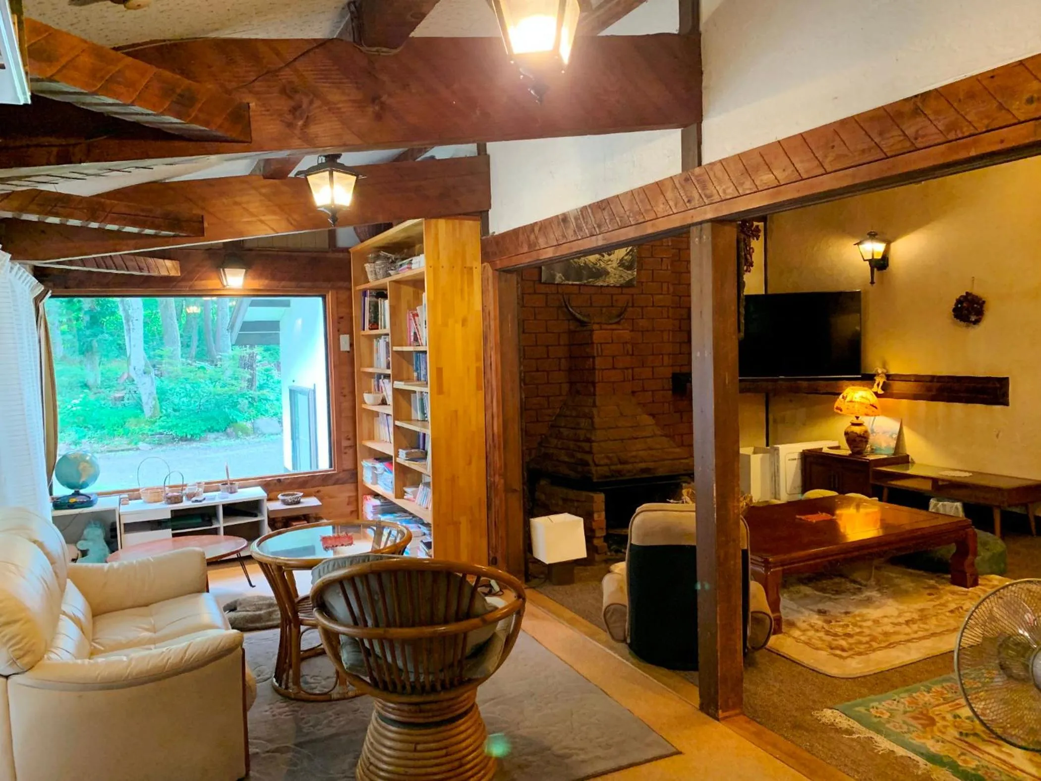 Communal lounge/ TV room in Rantanrirun ランタンリルン