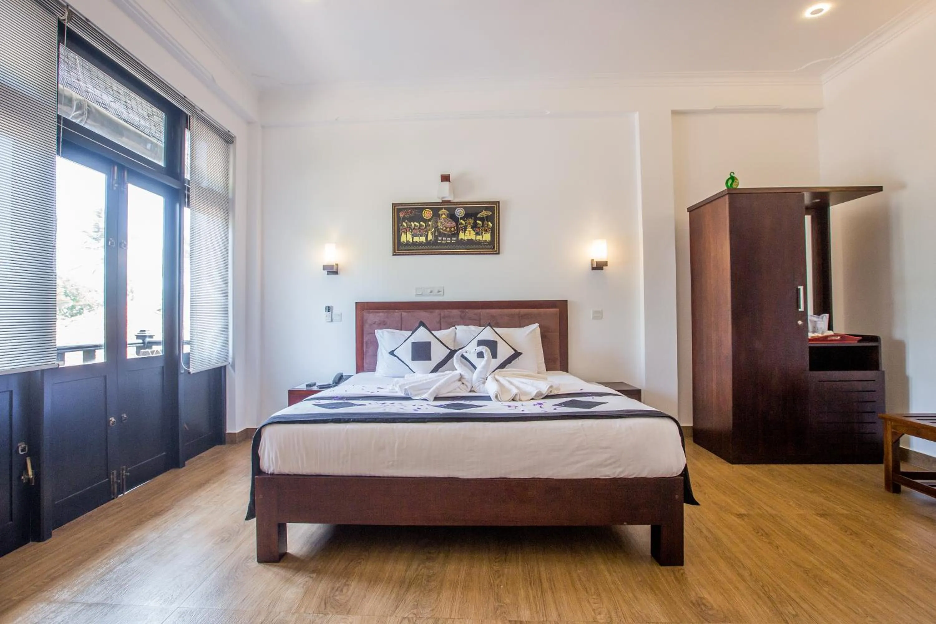 Shower, Bed in Villa Tissa Beach Resort