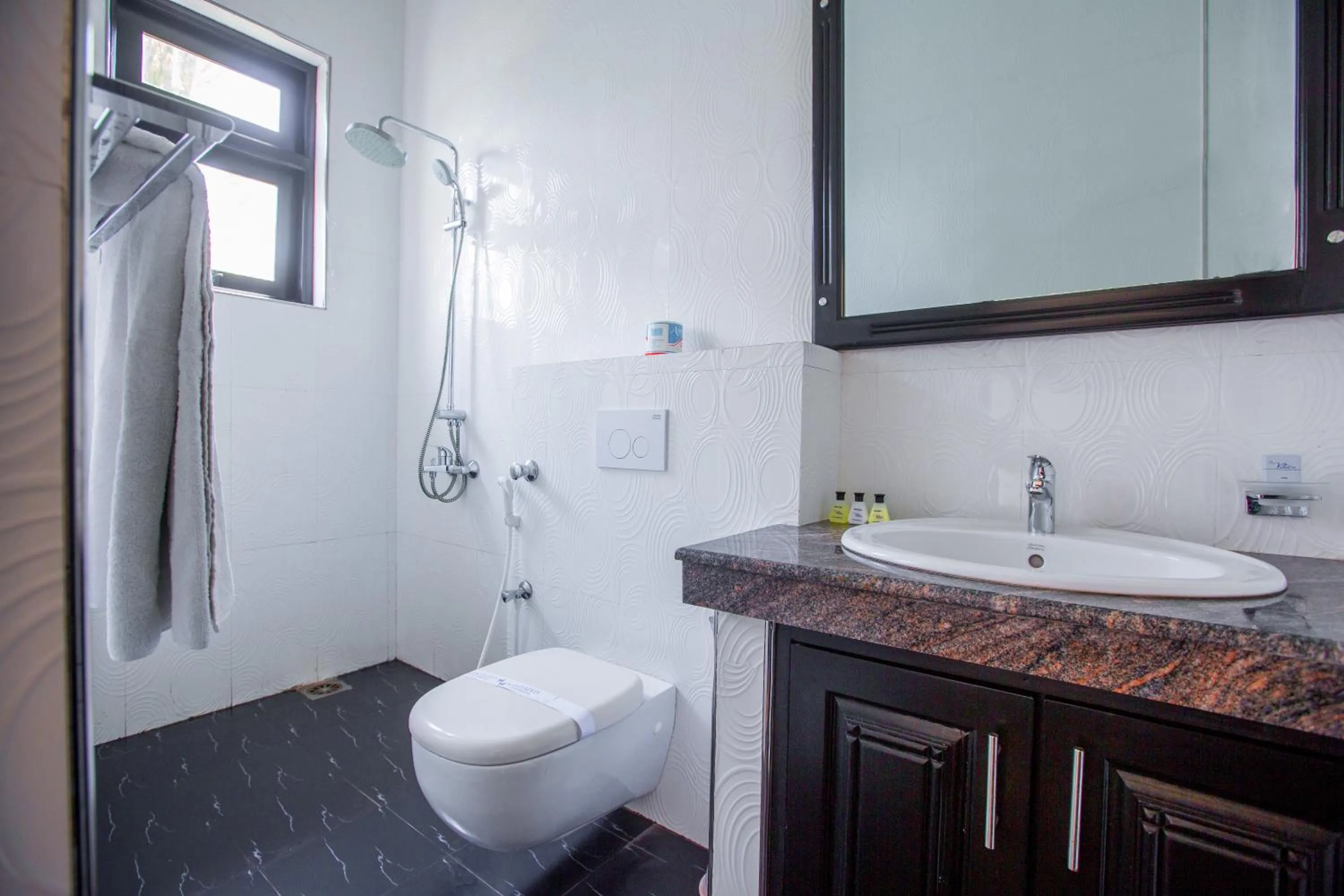 Bathroom in Villa Tissa Beach Resort