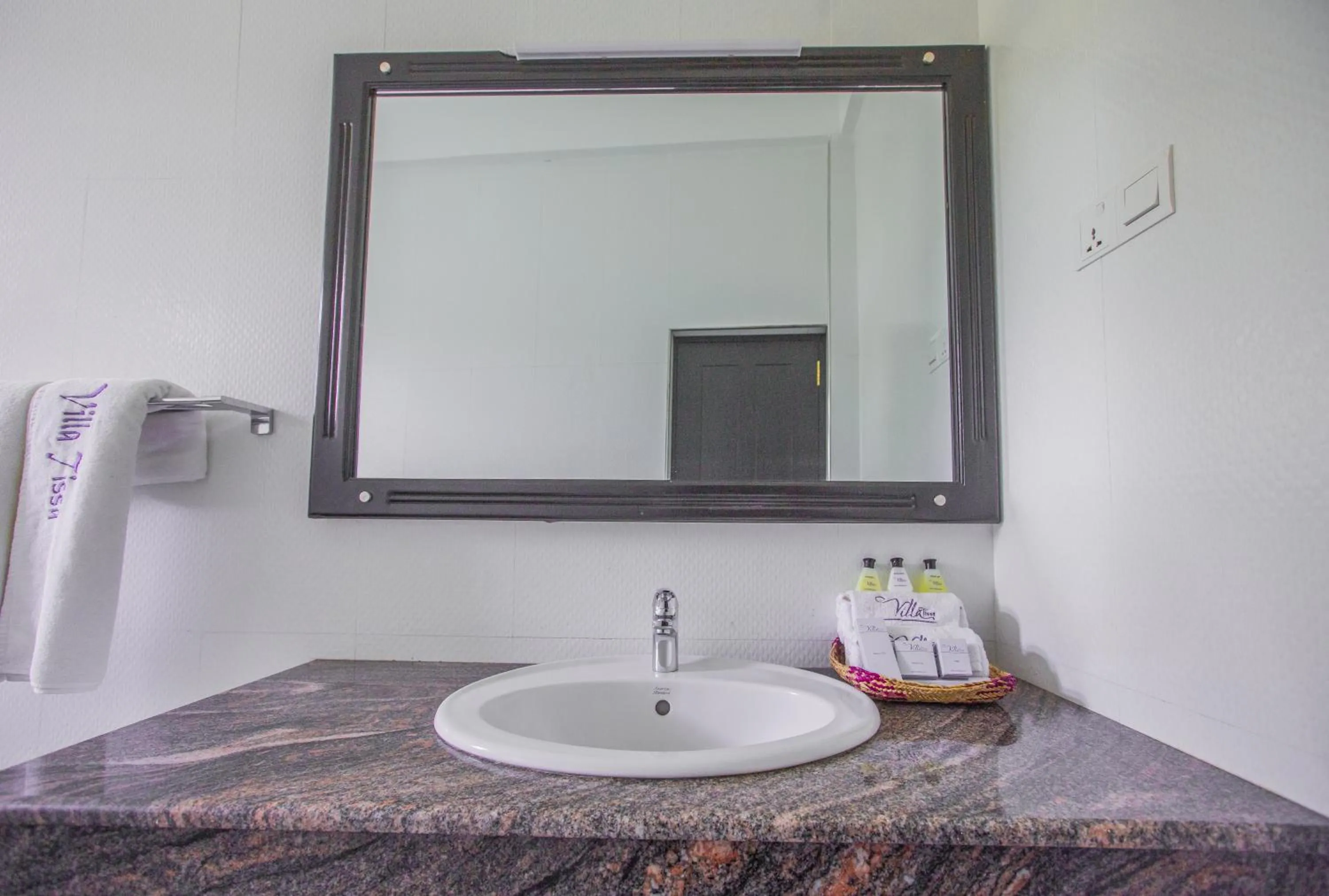 Bathroom in Villa Tissa Beach Resort