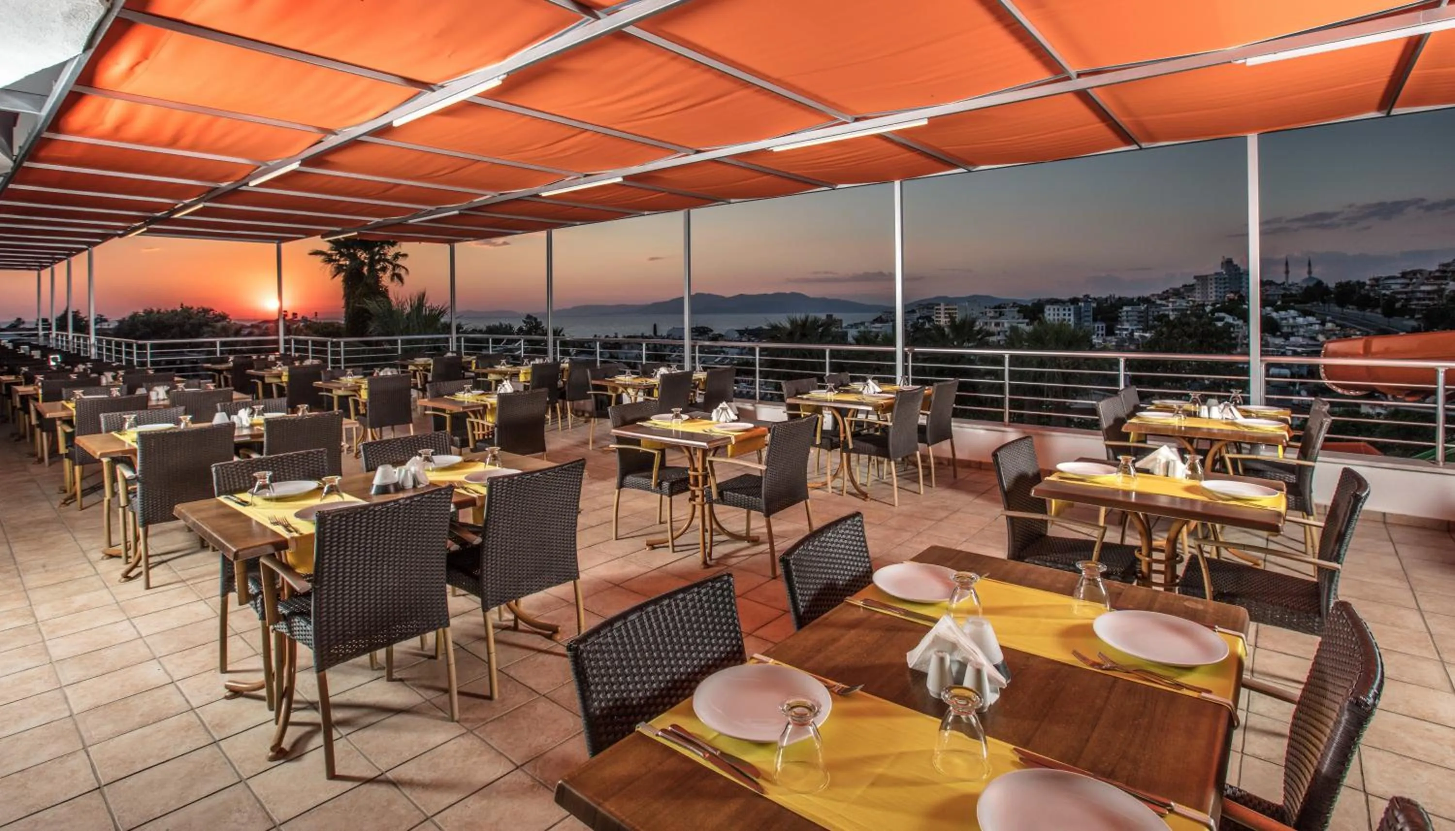 Restaurant/places to eat in Palmin Hotel