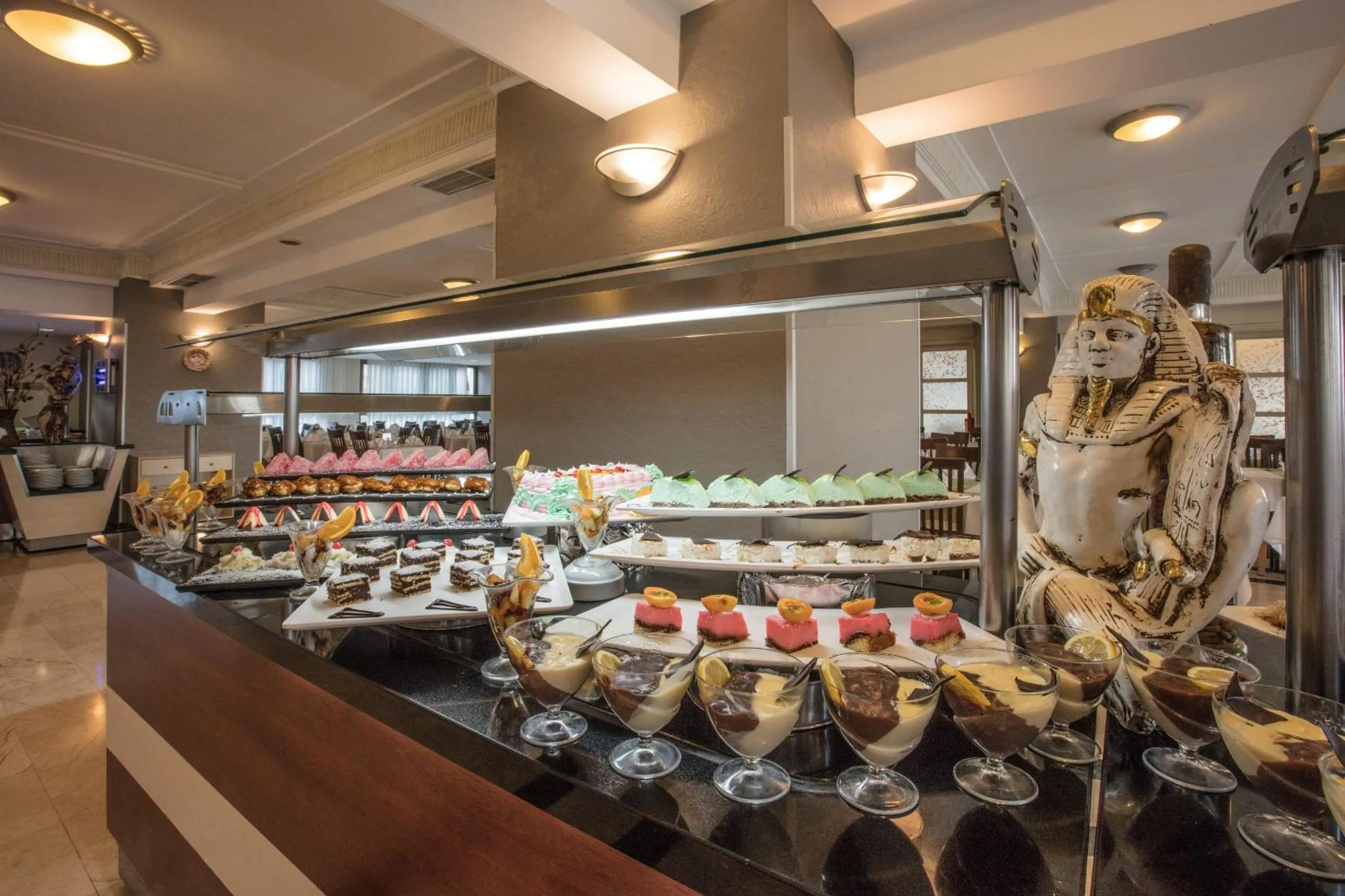 Restaurant/places to eat in Palmin Hotel