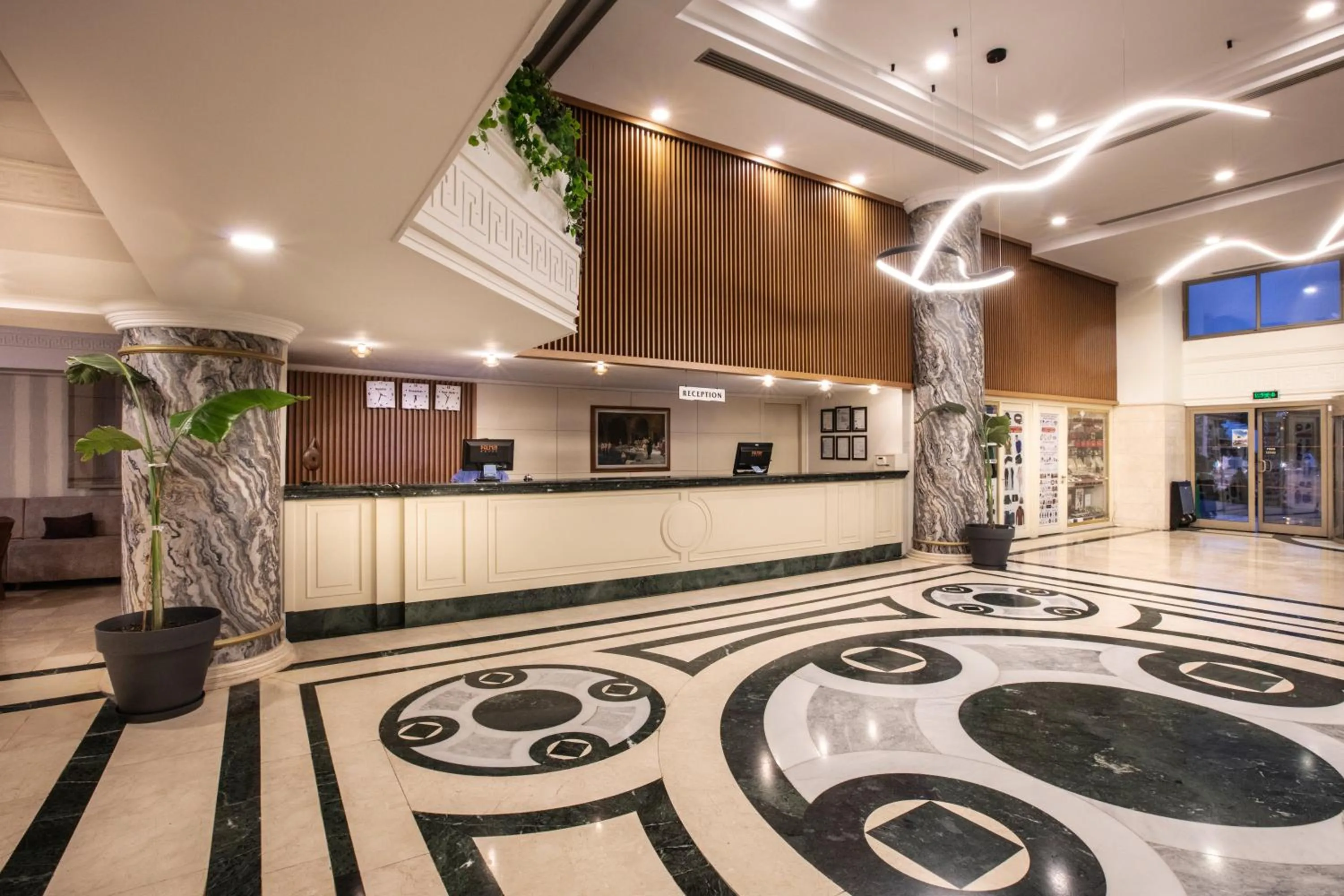 Lobby or reception in Palmin Hotel