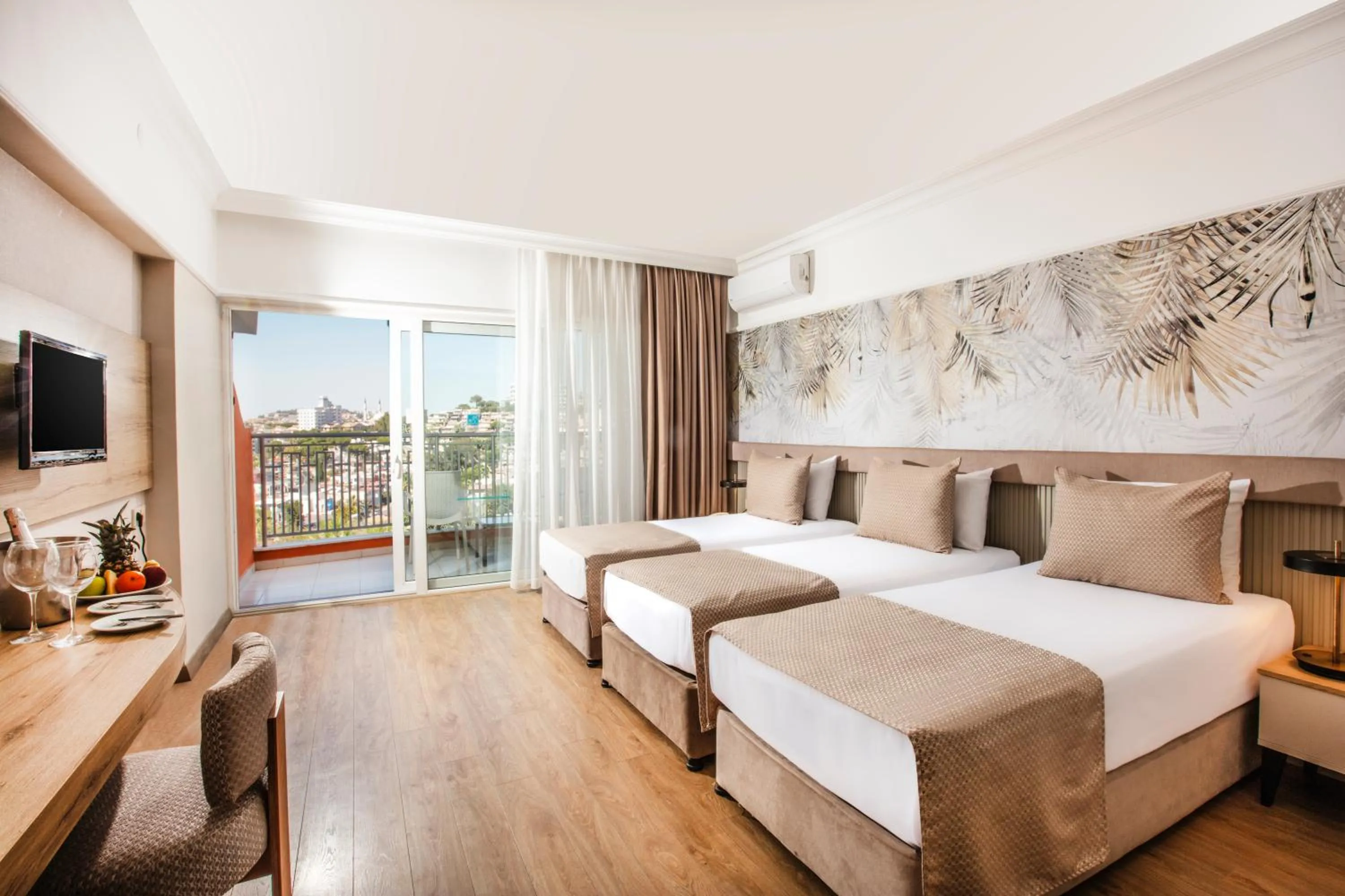 Photo of the whole room, Bed in Palmin Hotel