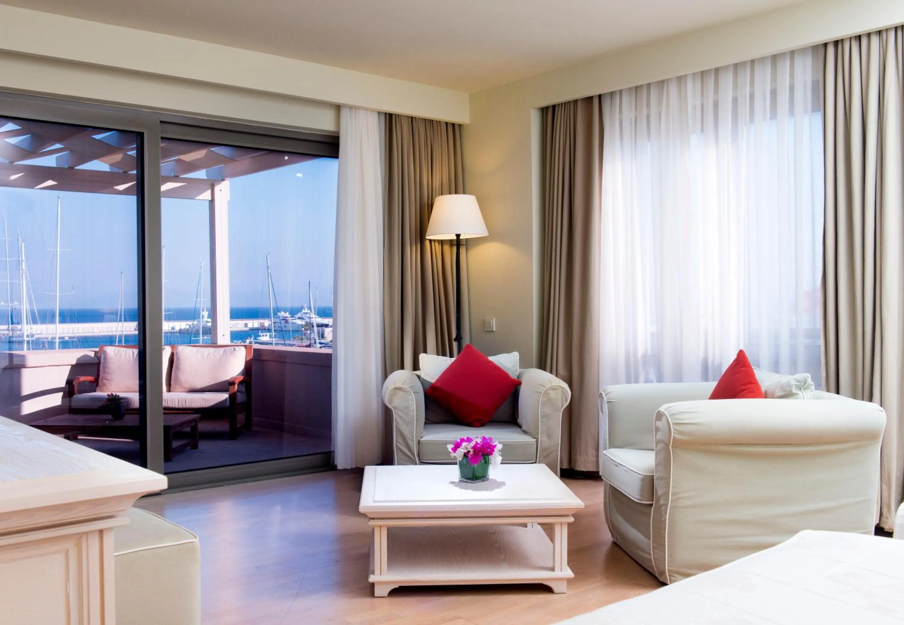 Living room, Bed in Yacht Club