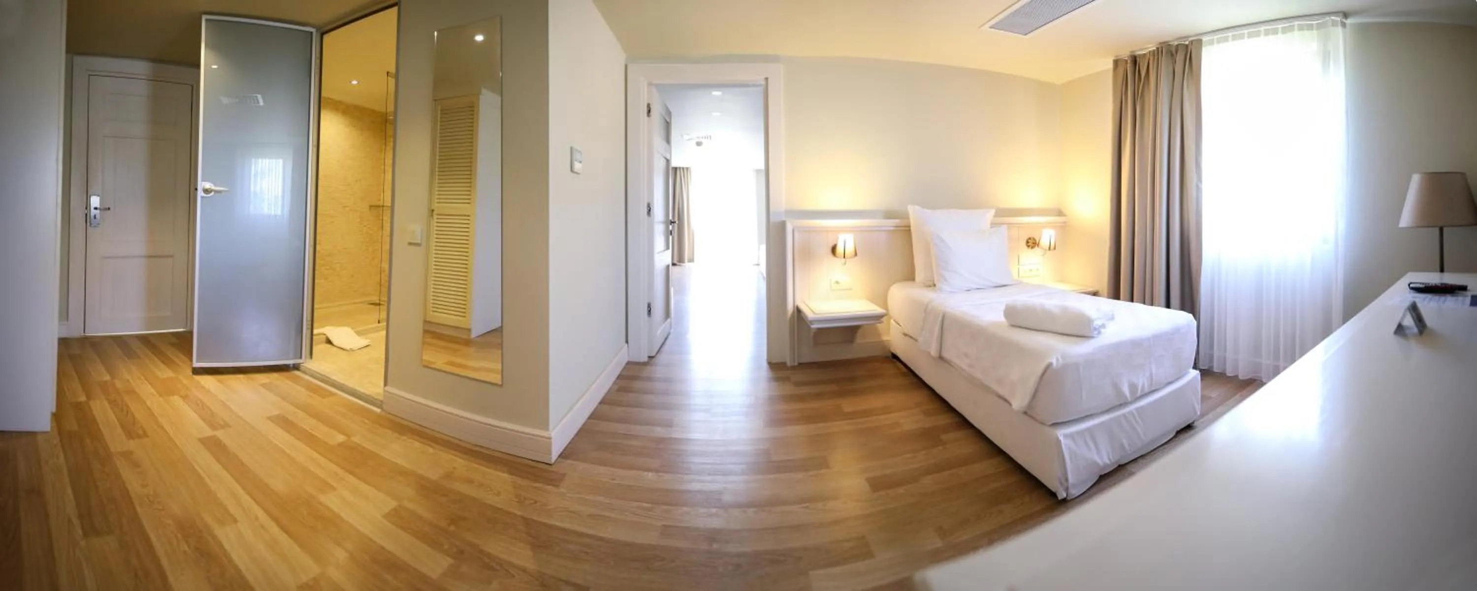 Family, Bed in Yacht Club