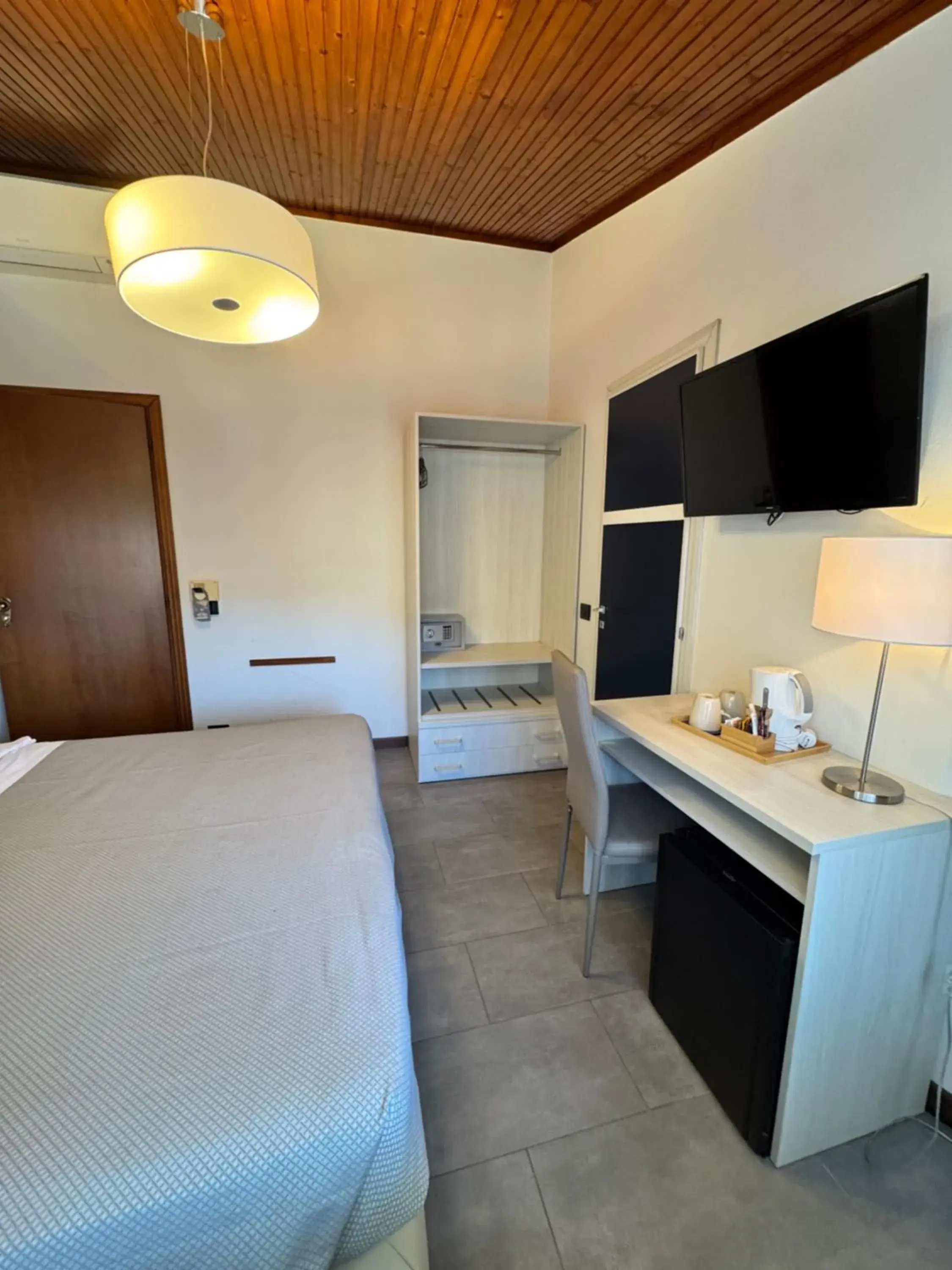 Photo of the whole room, Bed in Hotel Venezia Photo of the whole room, Bed in Hotel Venezia