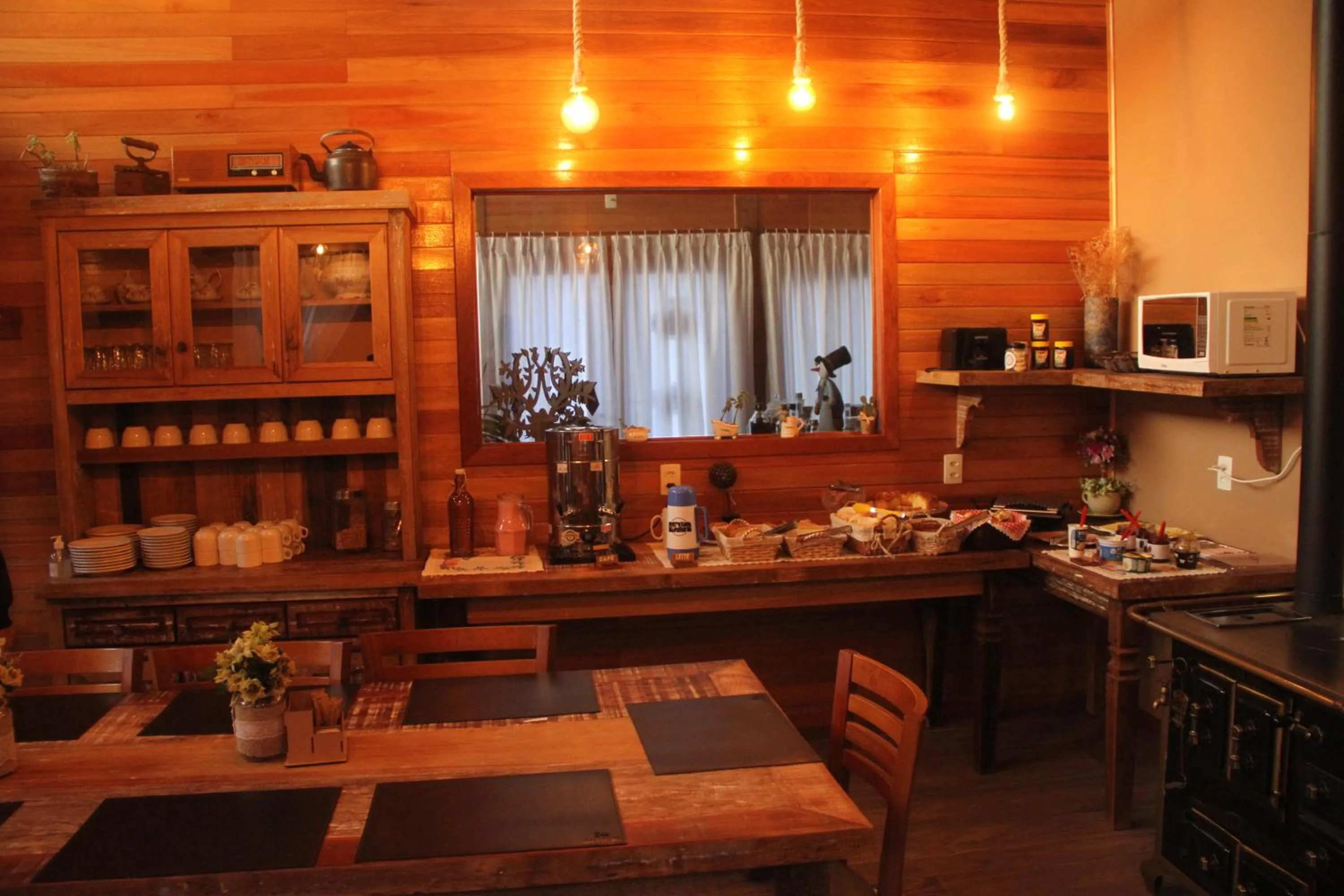 Restaurant/places to eat in Pousada Vila dos Butias