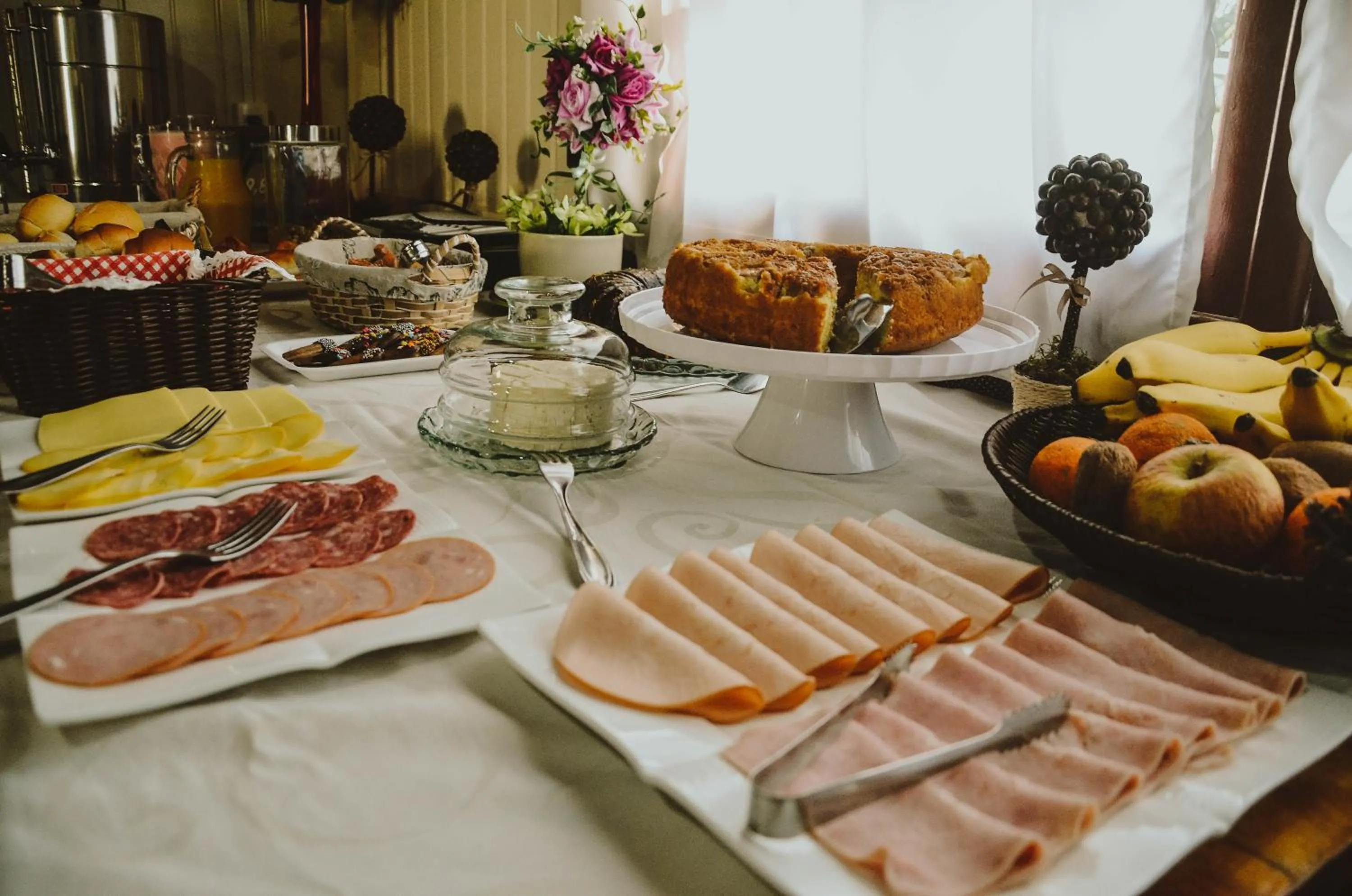 Buffet breakfast in Pousada Vila dos Butias