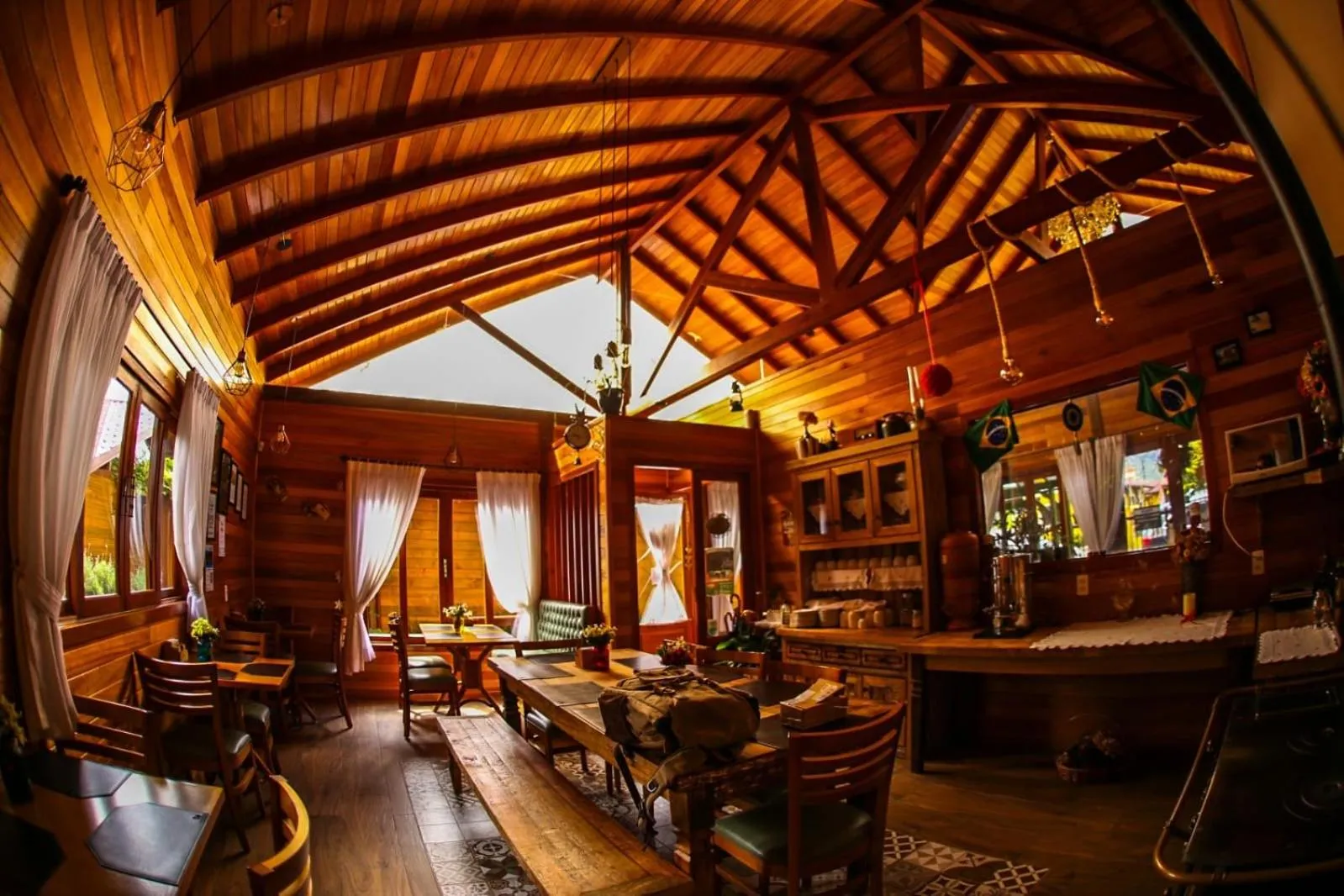 Restaurant/places to eat in Pousada Vila dos Butias