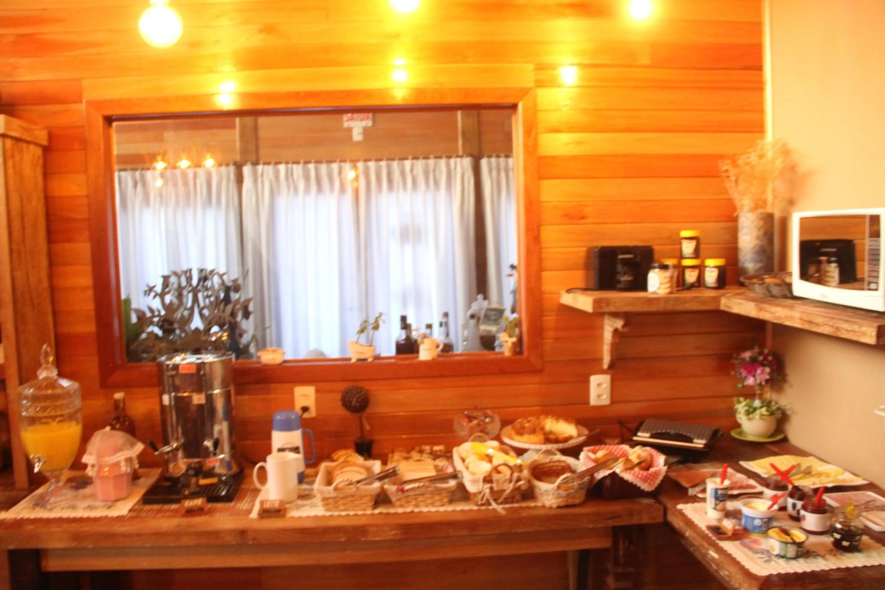 Buffet breakfast in Pousada Vila dos Butias