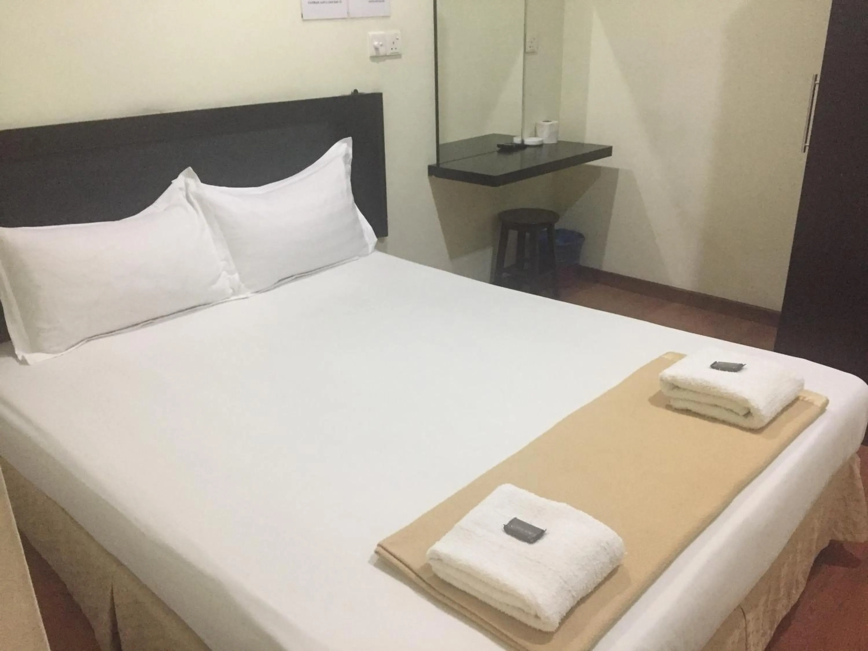 Budget Double Room in Hotel Sri Malim Sungkai